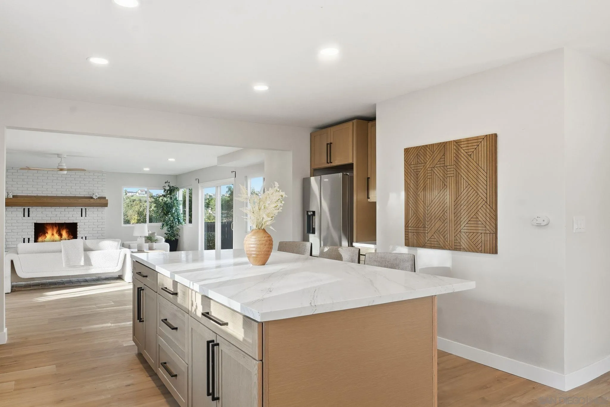 https://cdn.realtyfeed.com/cdn/127/2600686/87c30990fd0085056bfee65aad95ee61.webp