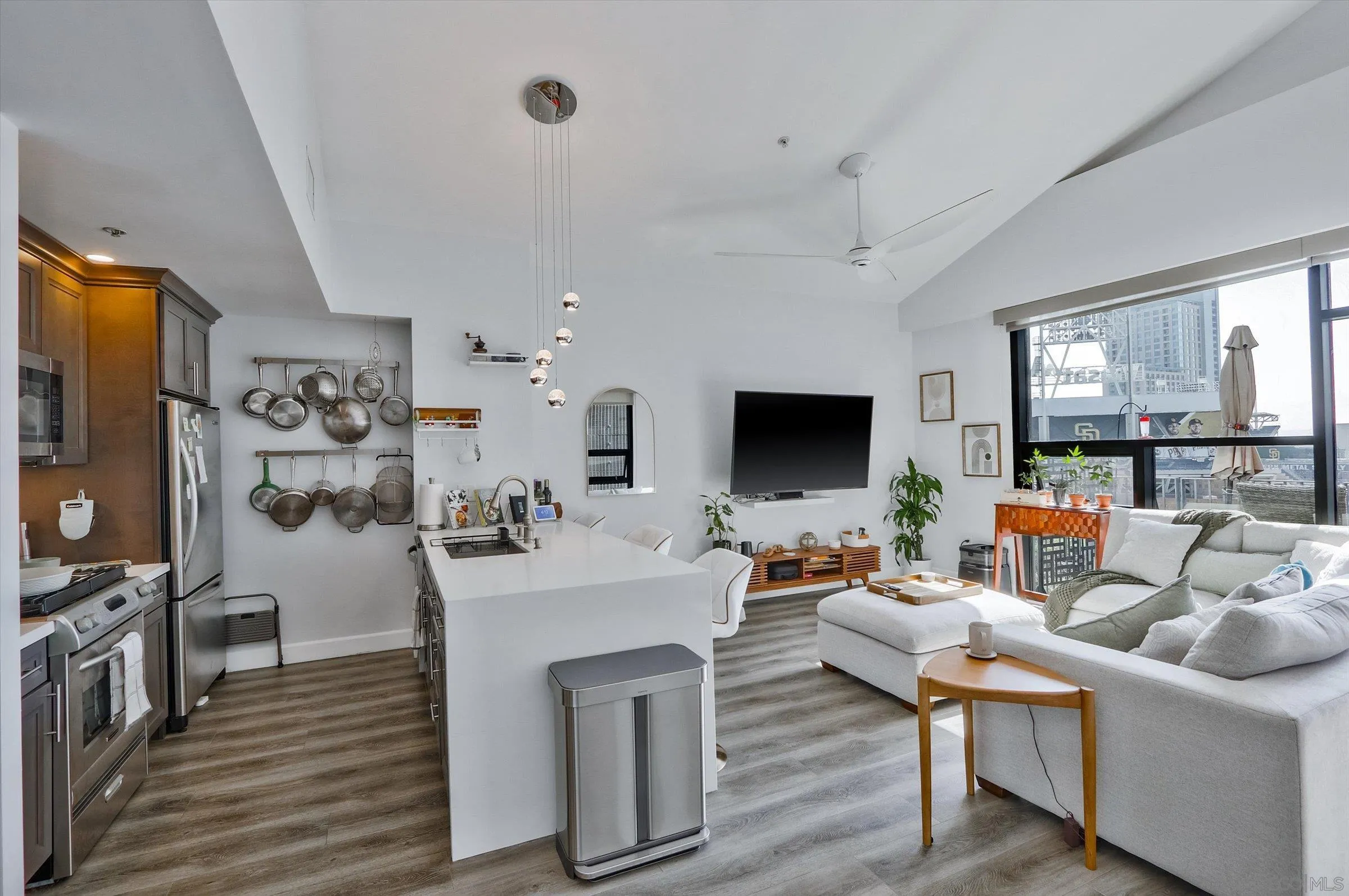 https://cdn.realtyfeed.com/cdn/127/2600688/a407d383a0a556e76ef492572f36aa39.webp