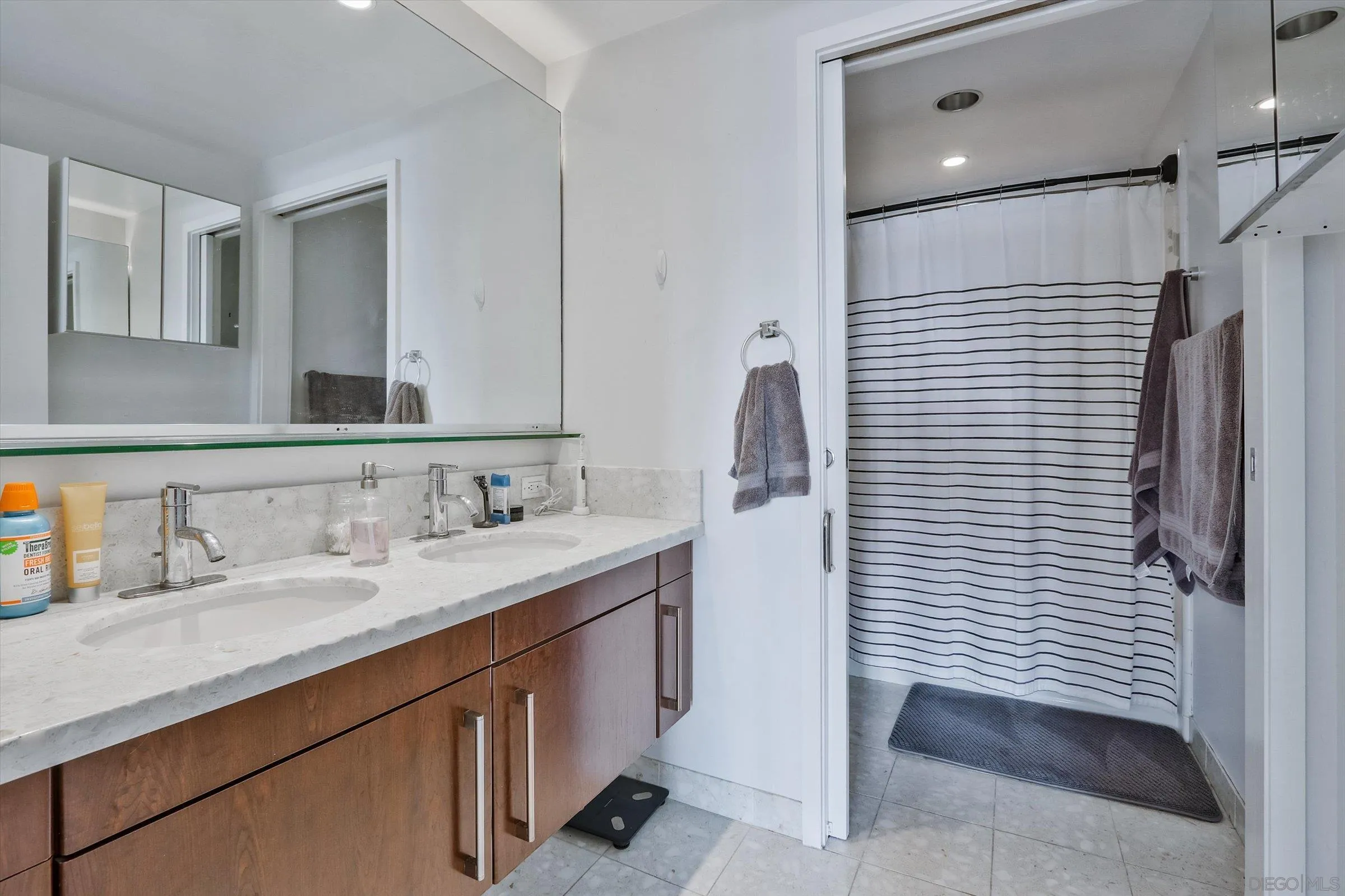 https://cdn.realtyfeed.com/cdn/127/2600688/e7a40caf1fd0bdab3ac746f11782c084.webp