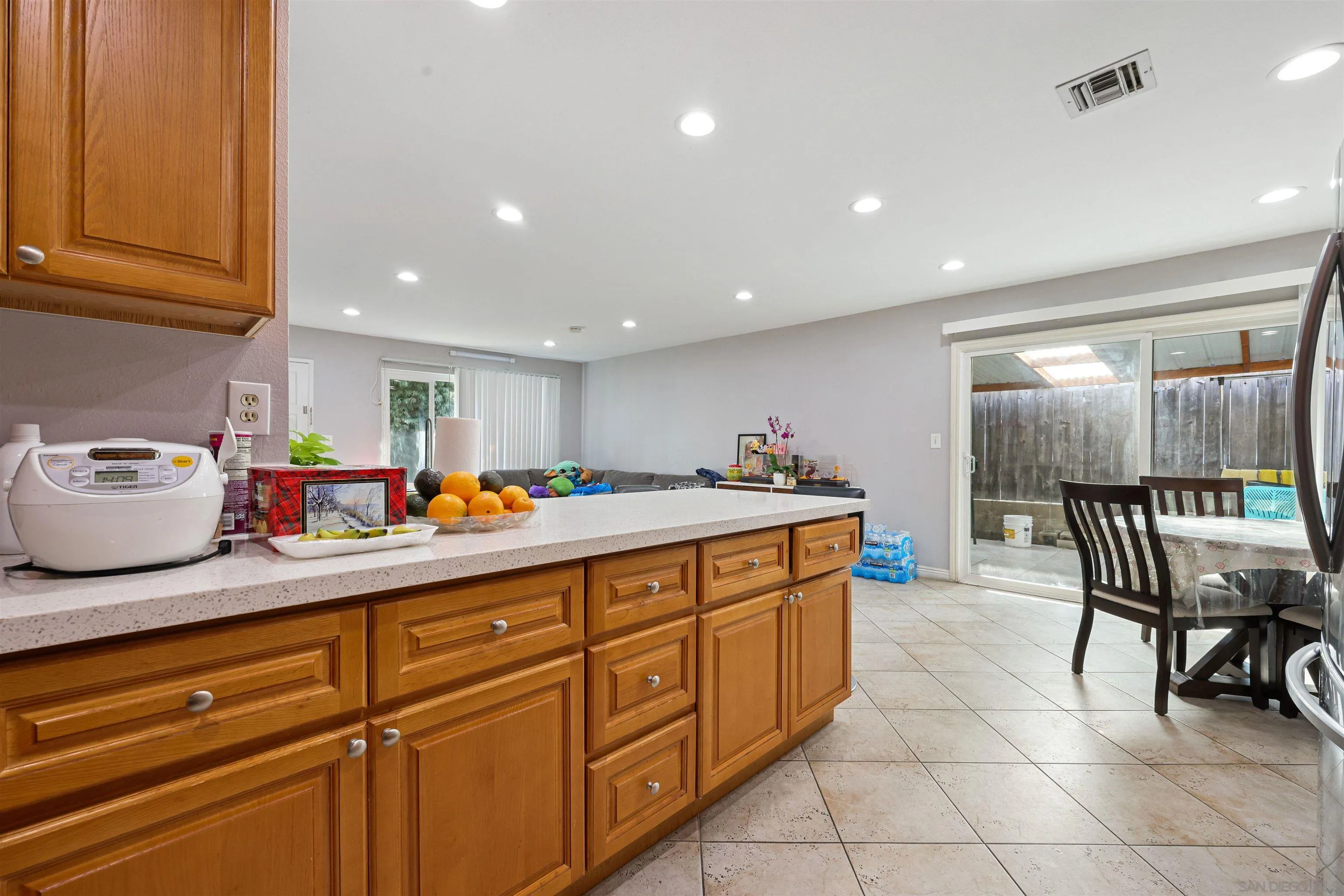https://cdn.realtyfeed.com/cdn/127/2600695/347d645ddbc054162f4085006cab504e.webp