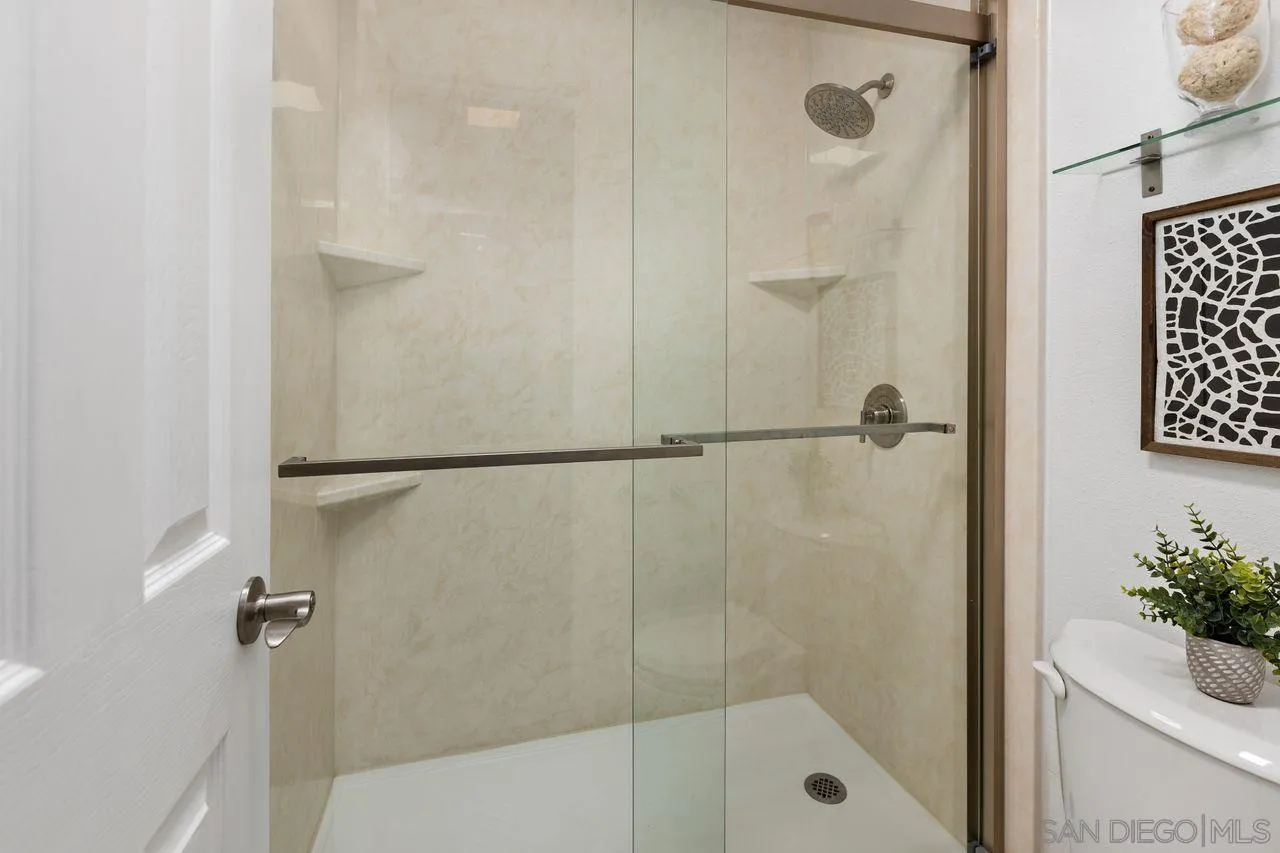 Photo #17: 2600702 Listing: Photo #17