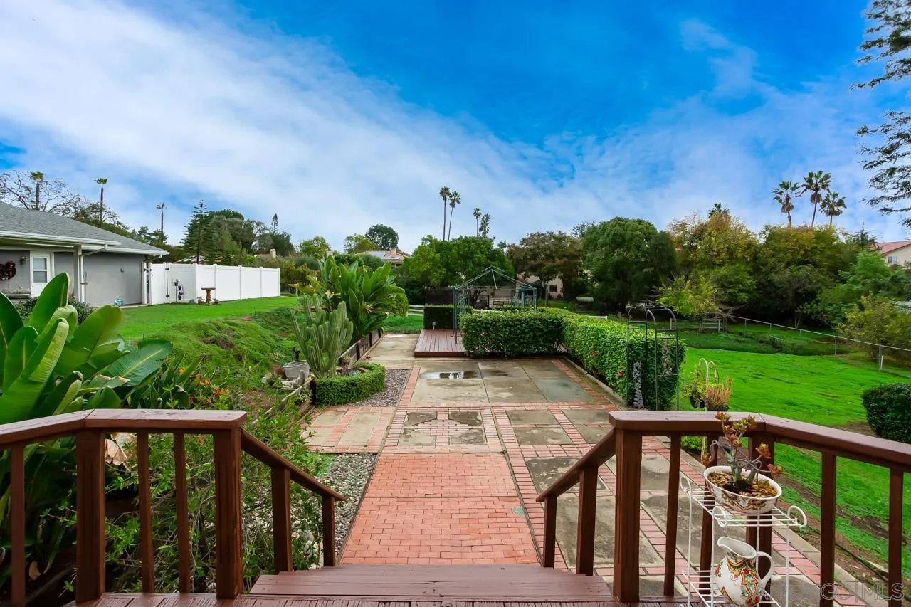https://cdn.realtyfeed.com/cdn/127/2600704/5df1ba915f7c331610619dbed2277e98.webp