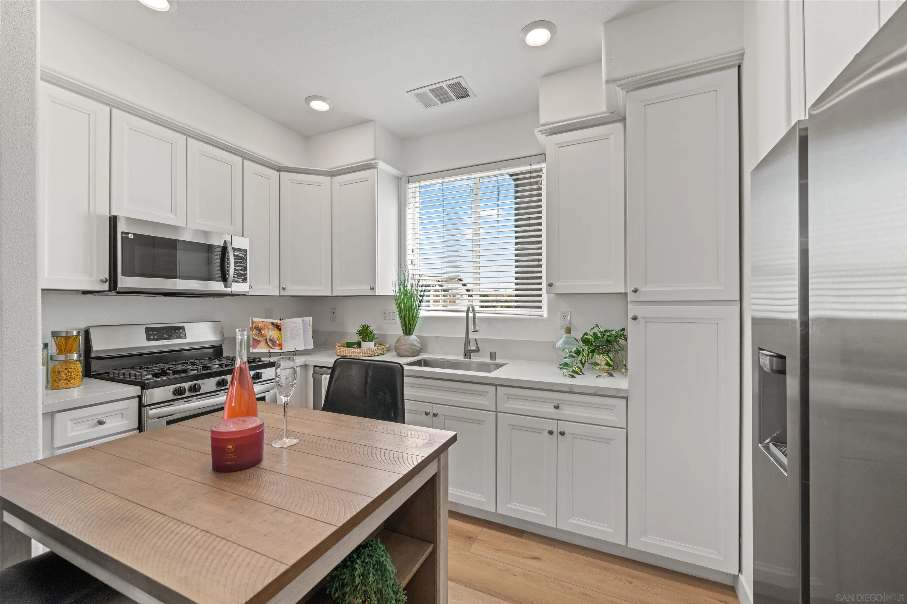 https://cdn.realtyfeed.com/cdn/127/2600705/7b62419487bdc9511352742b4488f5b8.webp