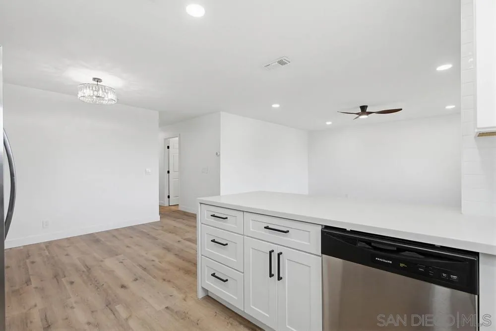 https://cdn.realtyfeed.com/cdn/127/2600717/1085117d823ddaf5204eca15886b1e79.webp