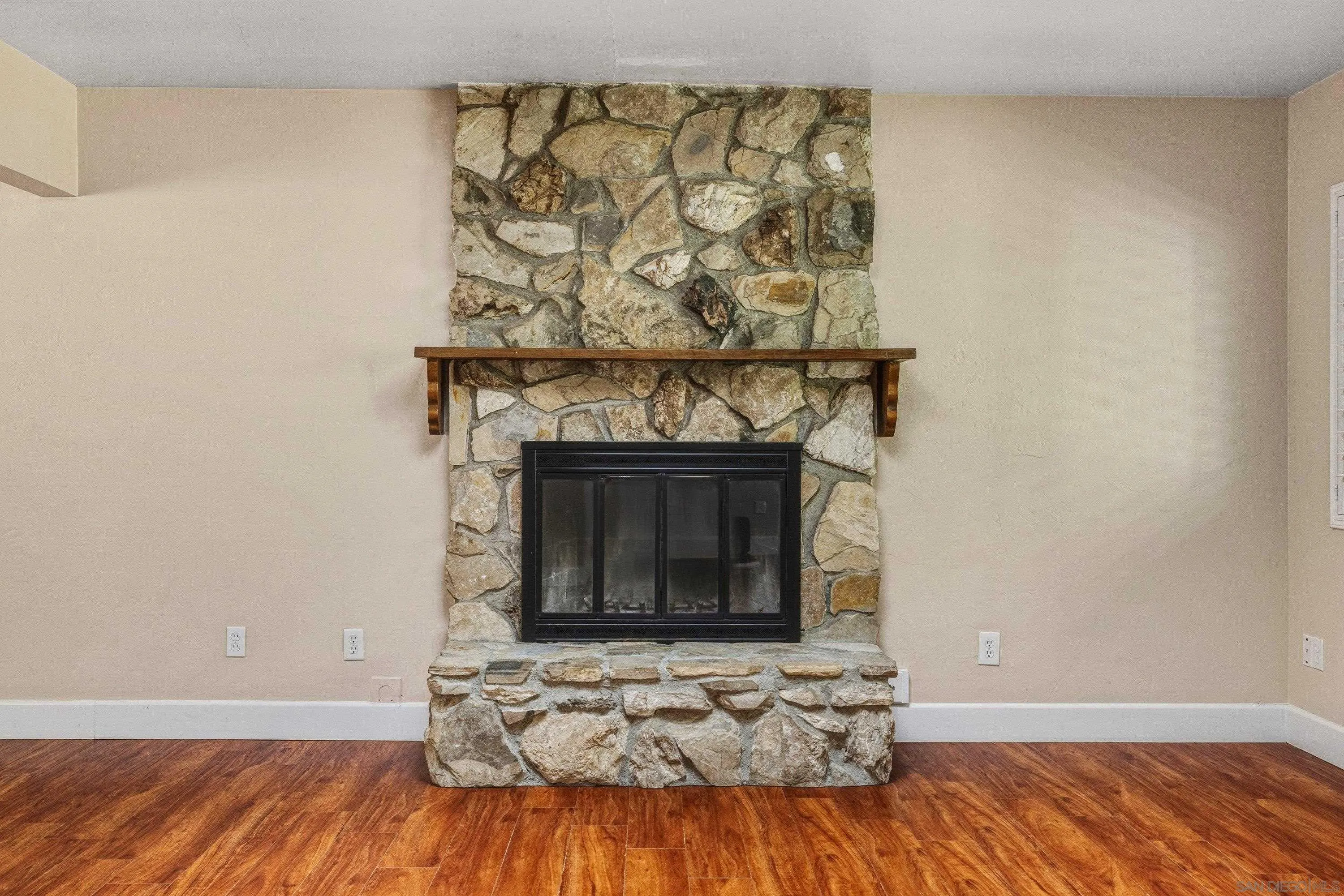 https://cdn.realtyfeed.com/cdn/127/2600719/3b5e0113184033b822296017770dfb27.webp
