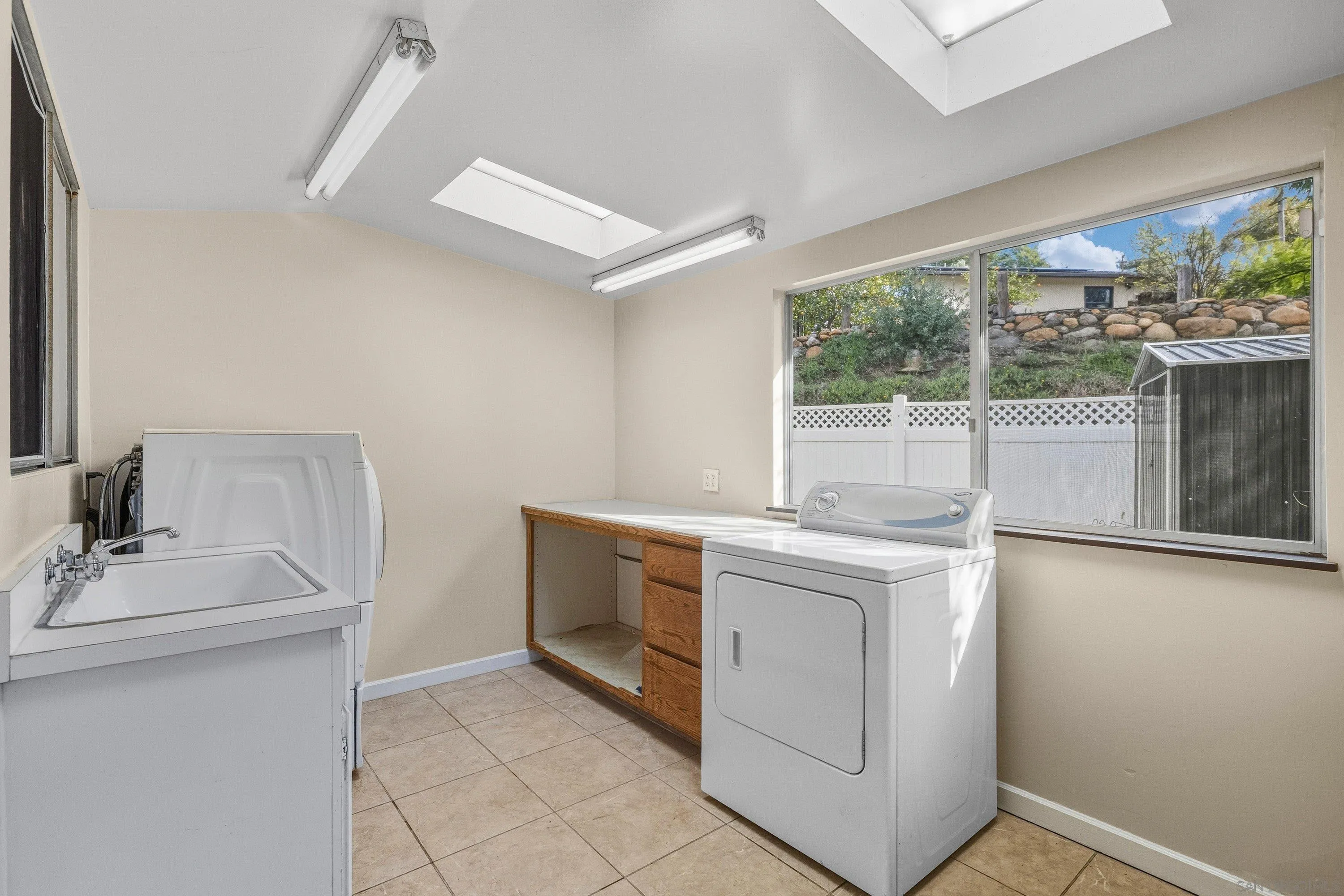 https://cdn.realtyfeed.com/cdn/127/2600719/a1dd69a4b7277baf4997db9896c80151.webp