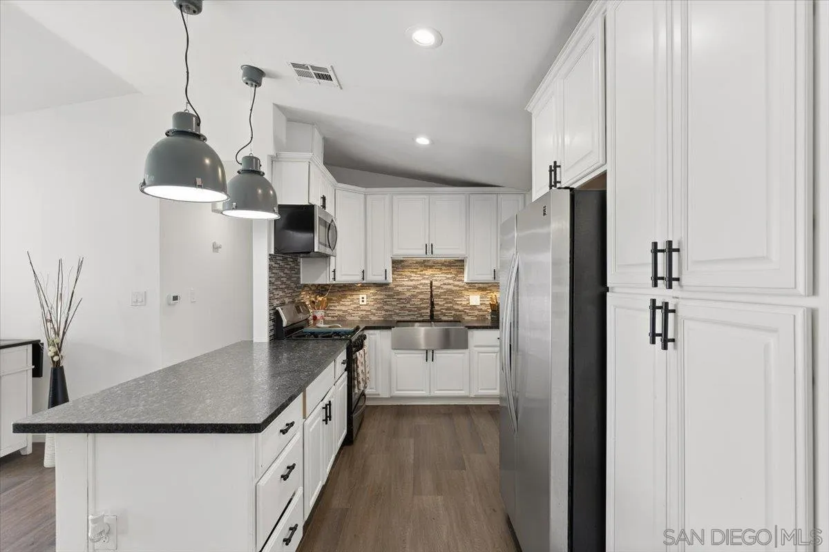 https://cdn.realtyfeed.com/cdn/127/2600724/10b797028828f938addc49ae183e6400.webp