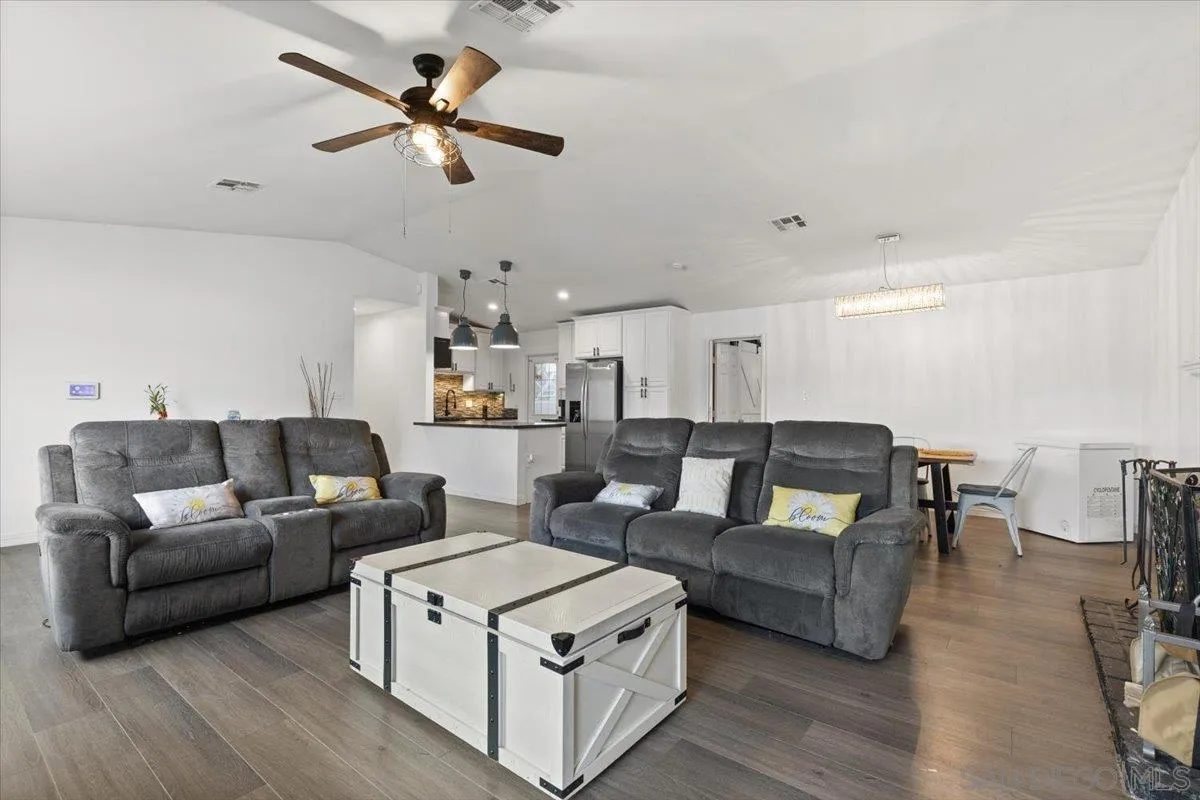 https://cdn.realtyfeed.com/cdn/127/2600724/d0ed6d410d749d31b80bd9bf35584f4f.webp