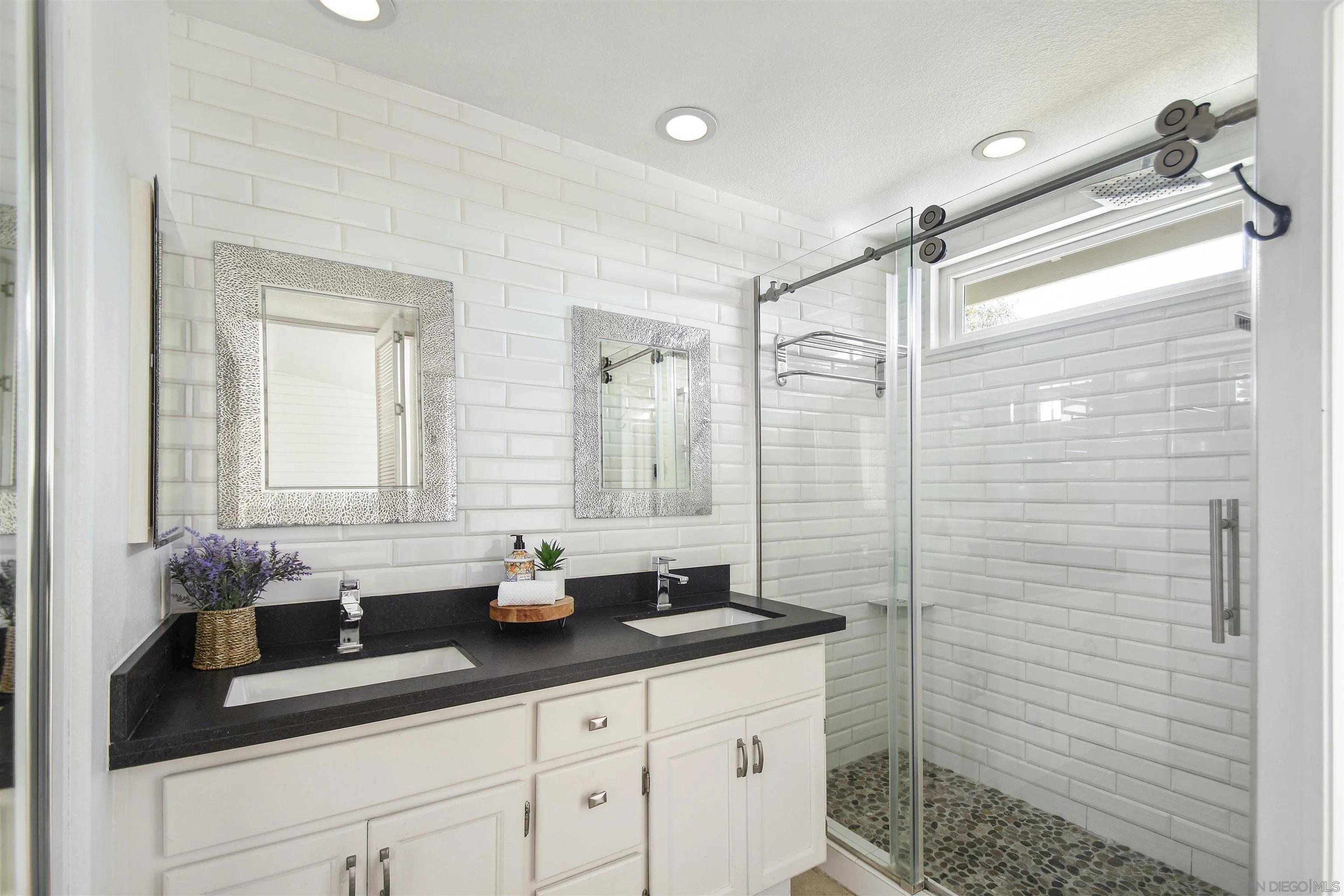 https://cdn.realtyfeed.com/cdn/127/2600725/215f524297e48e0c46c124fbe5ff95dd.webp