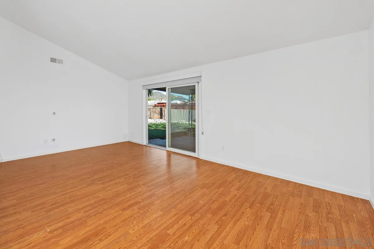 https://cdn.realtyfeed.com/cdn/127/2600731/d49261428745d8630601dff7040cad28.webp