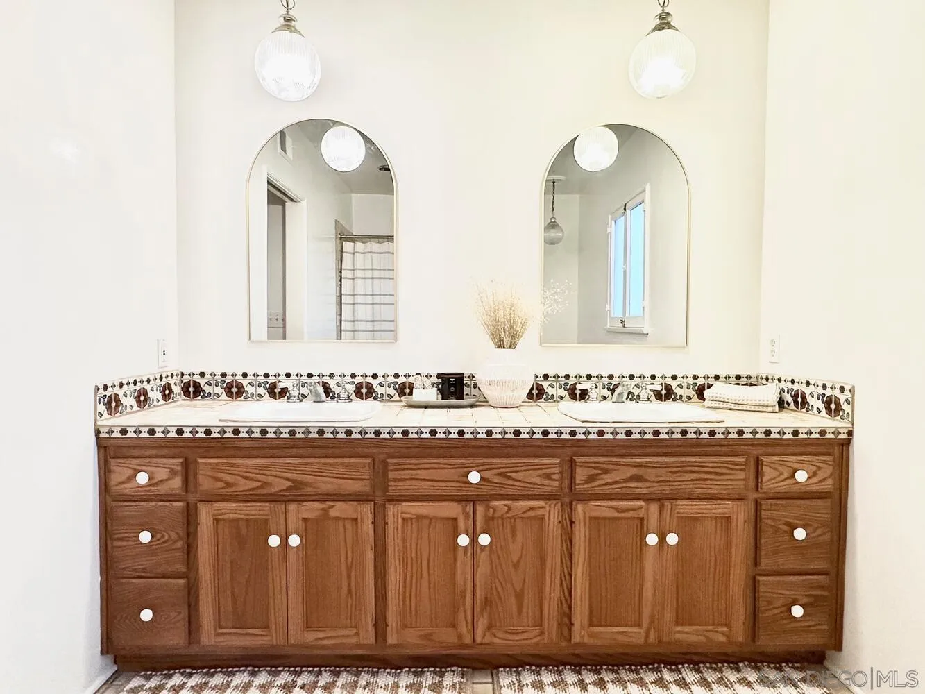 https://cdn.realtyfeed.com/cdn/127/2600732/6d6cce7b25966113b51ac834fd7070e9.webp