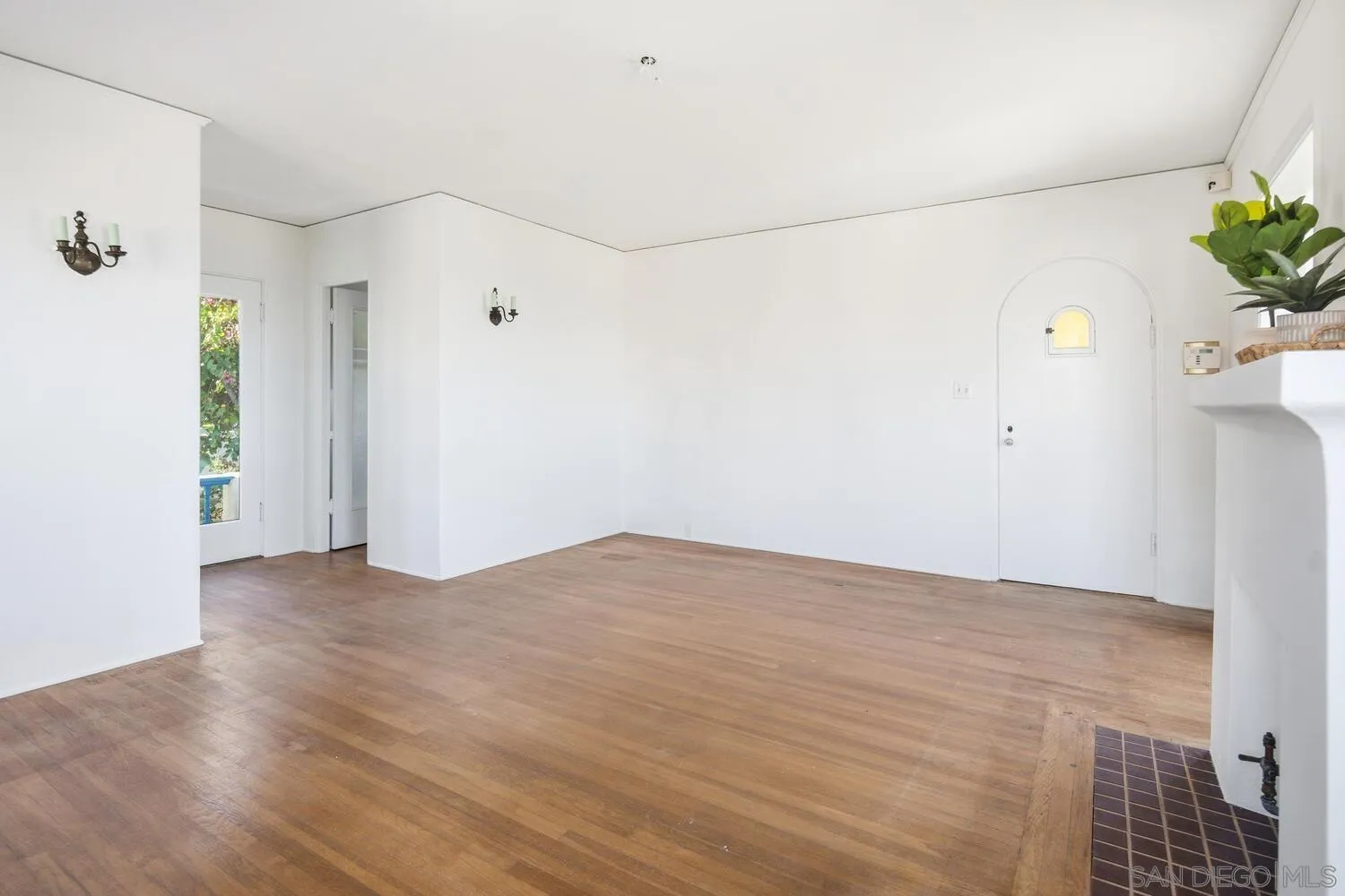 https://cdn.realtyfeed.com/cdn/127/2600732/8e13c30d083963d1e61716142776262d.webp