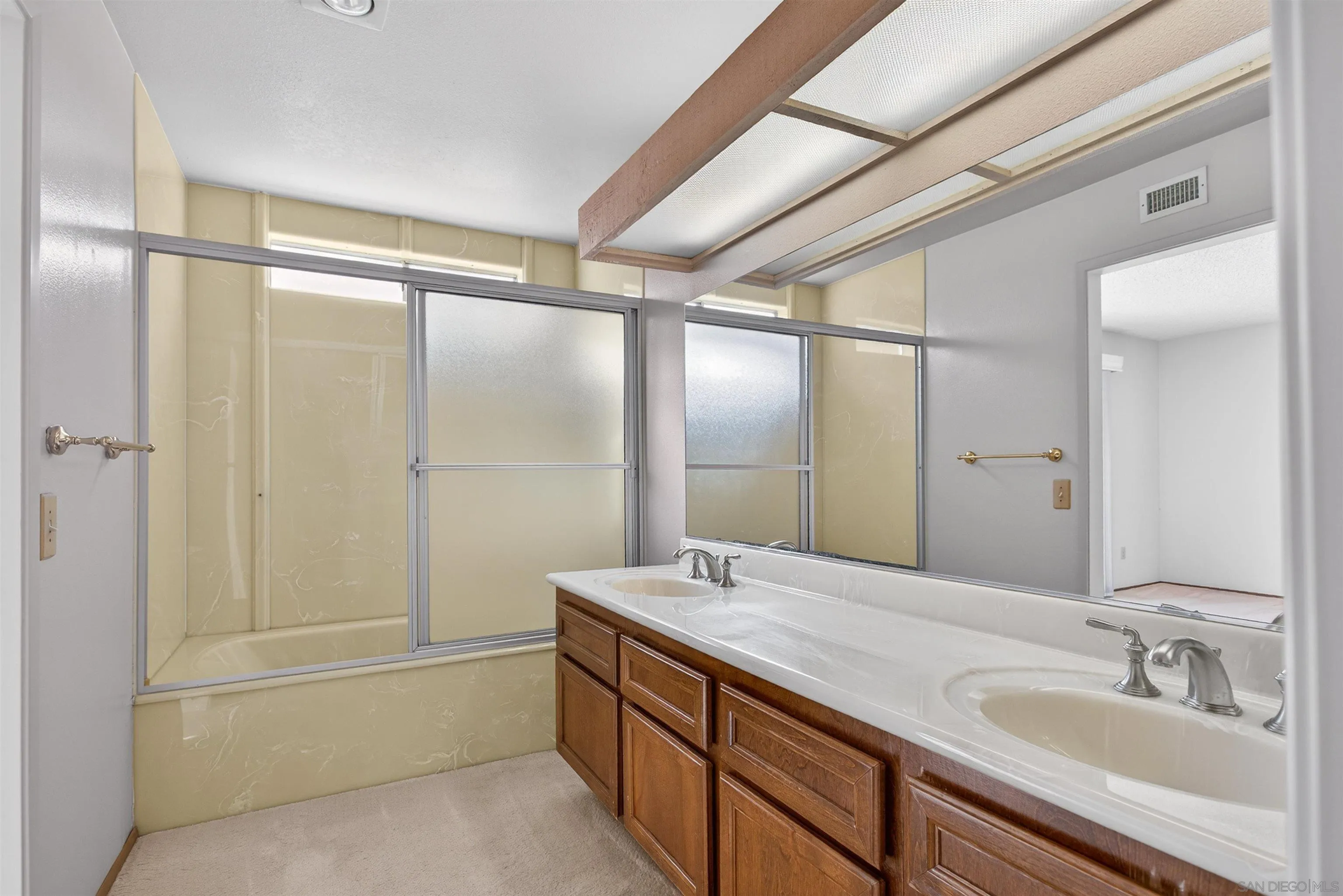 https://cdn.realtyfeed.com/cdn/127/2600733/455c017061301d3223f392ac8068642a.webp