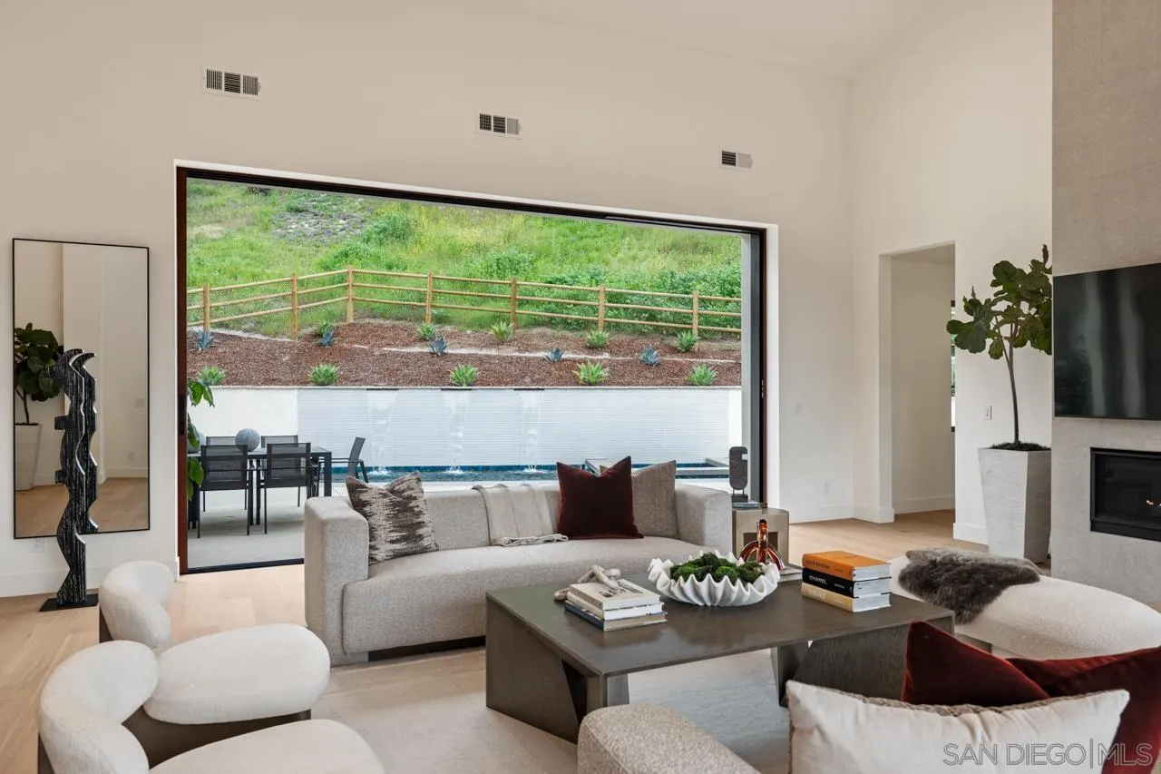 https://cdn.realtyfeed.com/cdn/127/2600734/0ced7247b8aa778f9ba0a9195a306393.webp