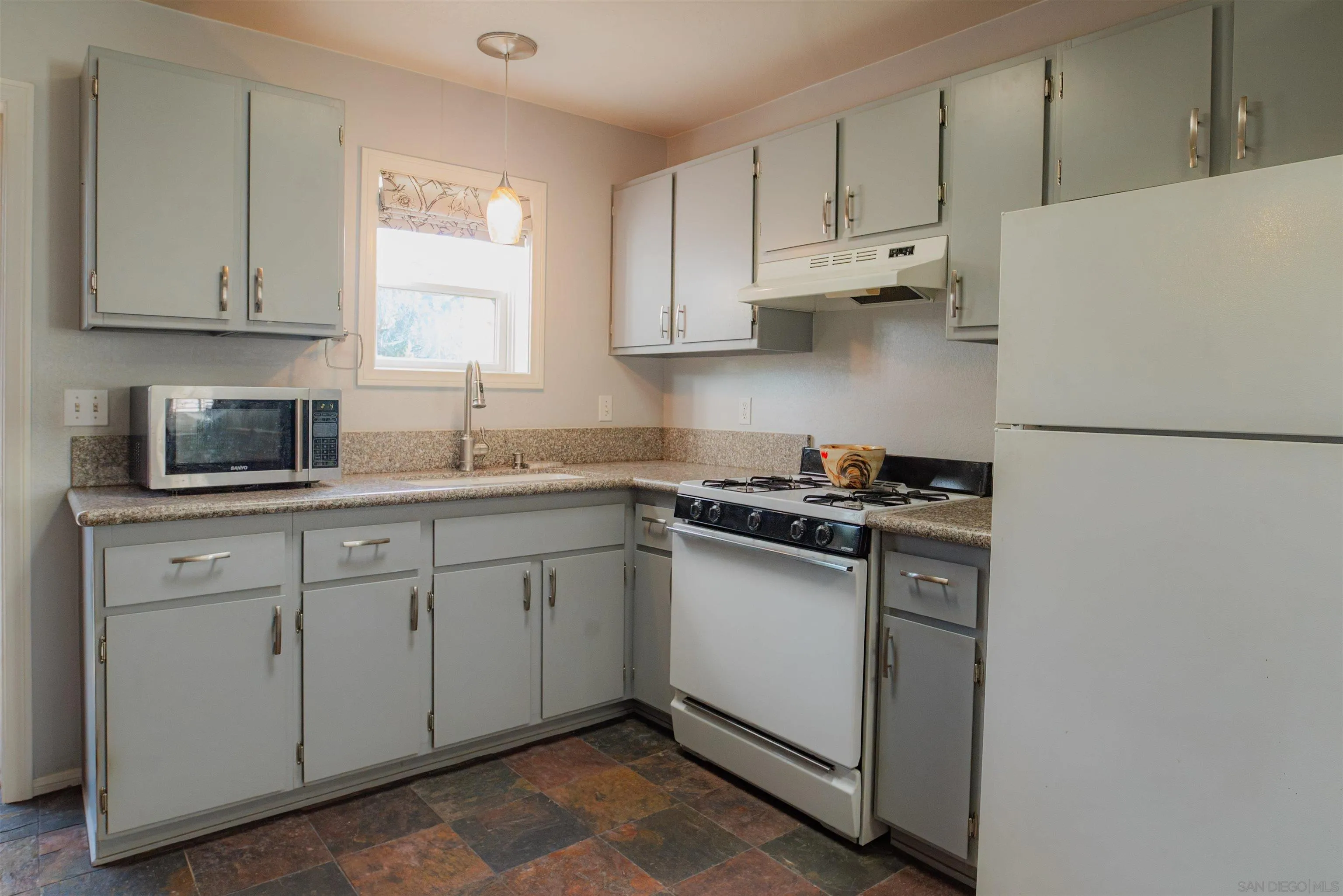 https://cdn.realtyfeed.com/cdn/127/2600737/05db0811a9f6b9ac28d66eb0b22b927c.webp