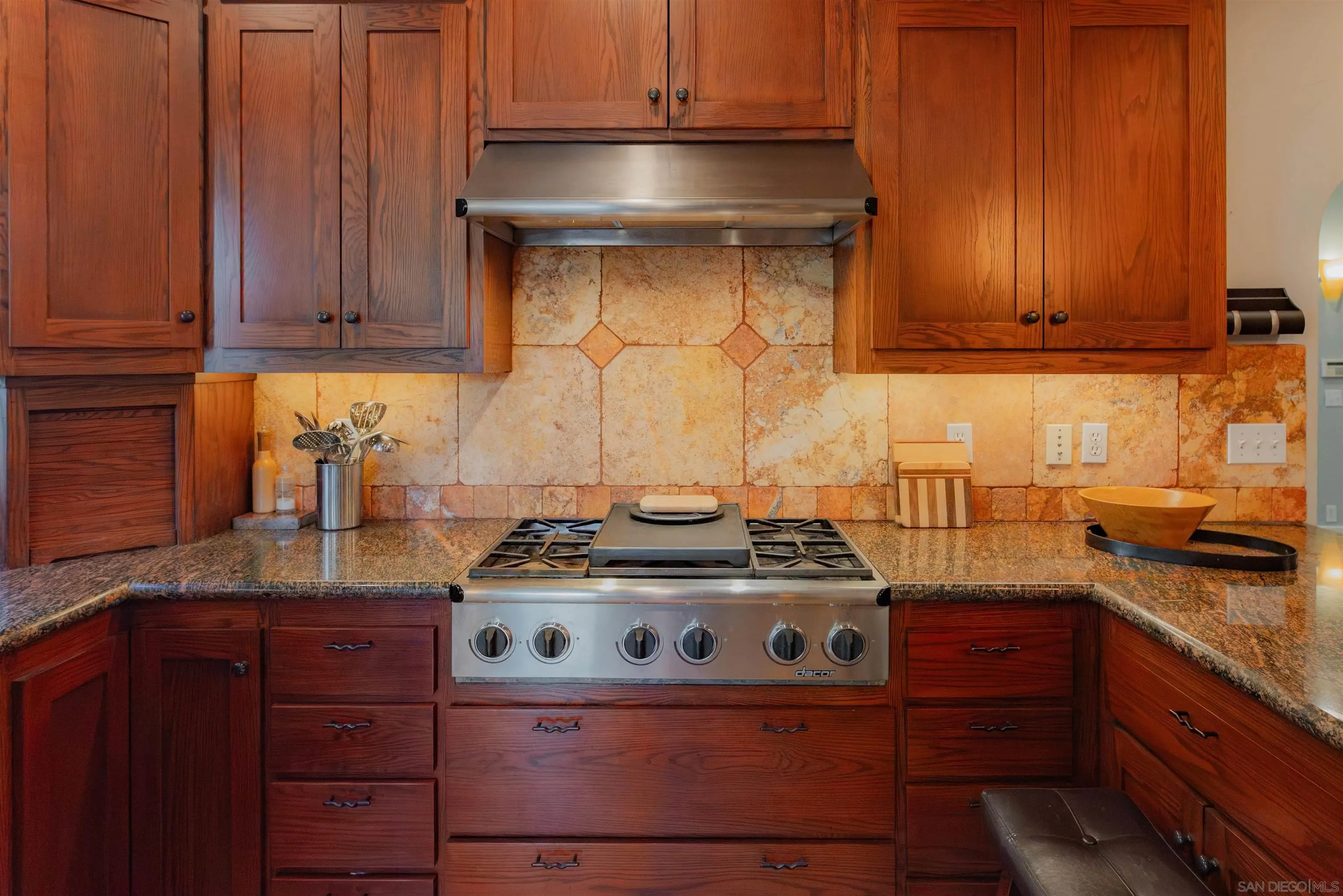 https://cdn.realtyfeed.com/cdn/127/2600737/2206a1689ee0922201286178d39813a5.webp