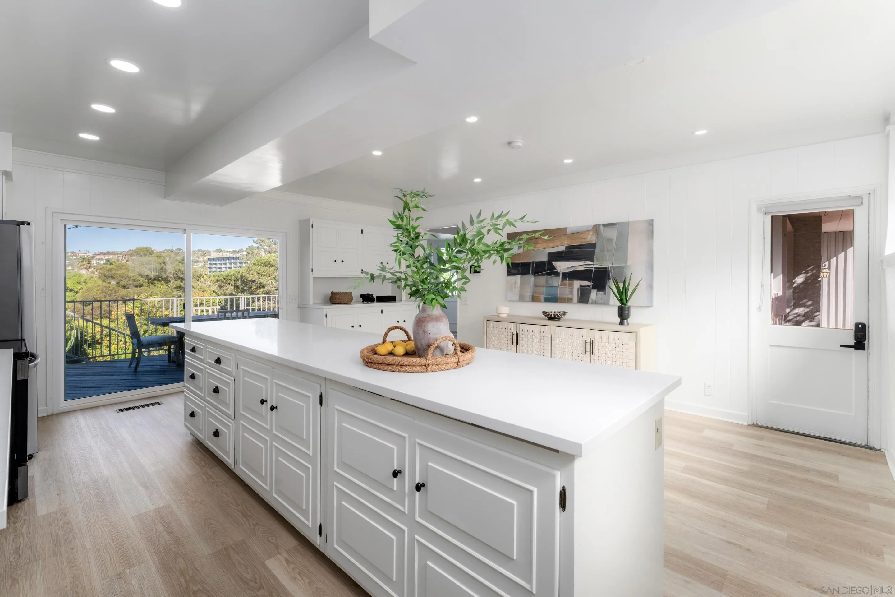 https://cdn.realtyfeed.com/cdn/127/2600743/576e15395068320a137887c6bdc3bc72.webp