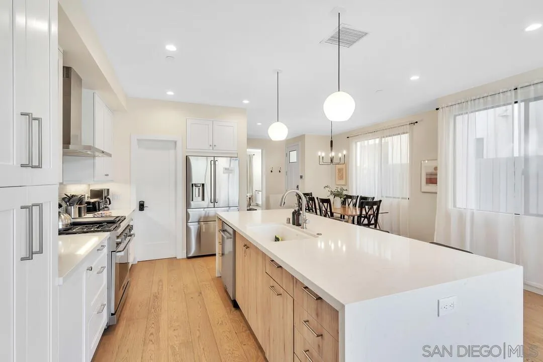 https://cdn.realtyfeed.com/cdn/127/2600747/0c402081ba41cadf993cabcd7f5384ba.webp
