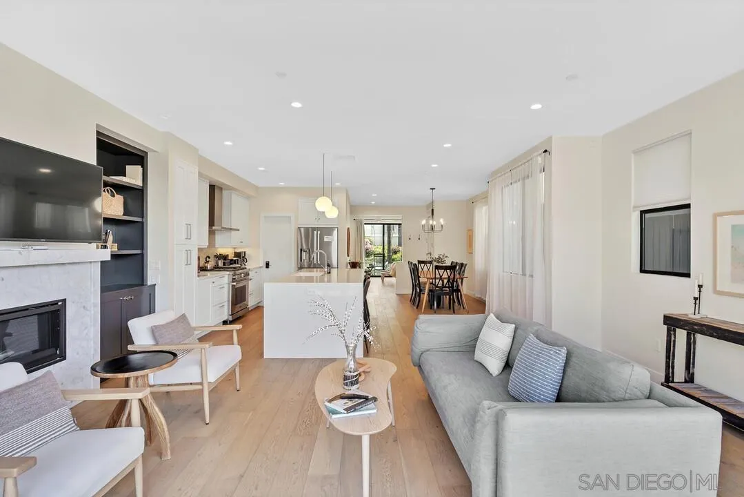 https://cdn.realtyfeed.com/cdn/127/2600747/1db05cc5eead18e4b174162de3038302.webp