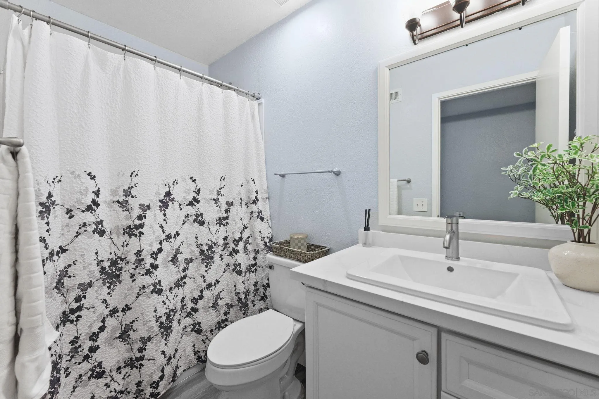 https://cdn.realtyfeed.com/cdn/127/2600756/178ba2211cc712037de6caaa7e25f078.webp