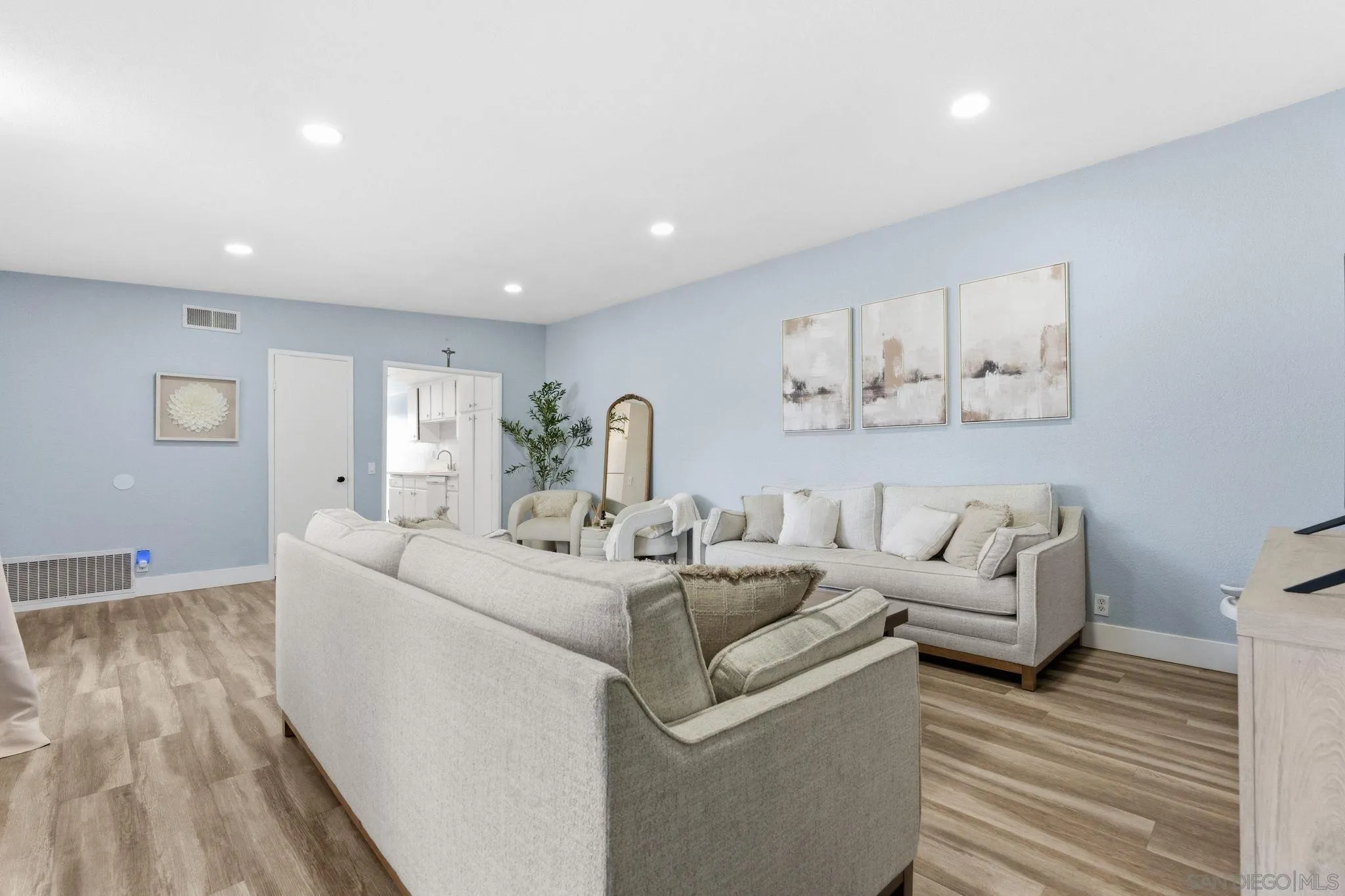 https://cdn.realtyfeed.com/cdn/127/2600756/255ff821a69f6d5a091e1d1b8c3c177d.webp