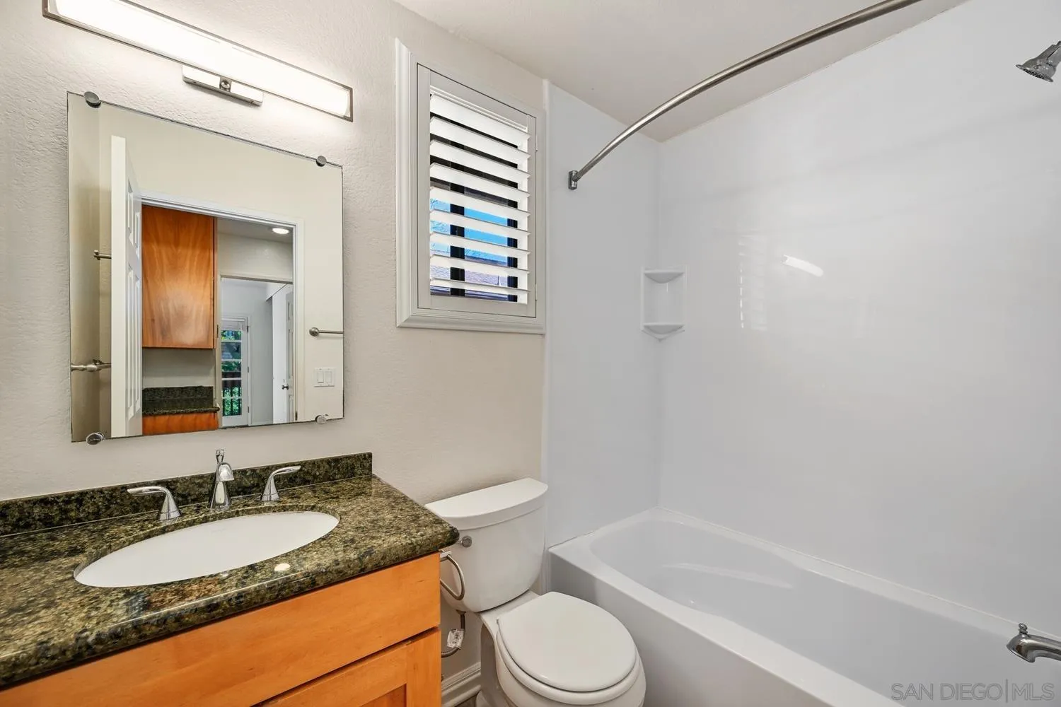 https://cdn.realtyfeed.com/cdn/127/2600759/7beaf4ae20351ce49175d366710143e3.webp