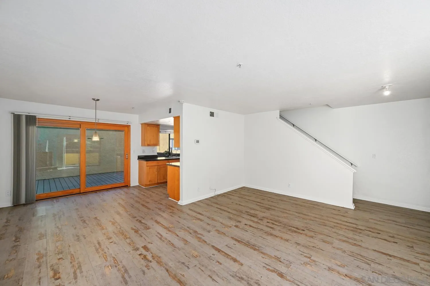 https://cdn.realtyfeed.com/cdn/127/2600759/a70e7087073163c195b64c707d1d37a0.webp