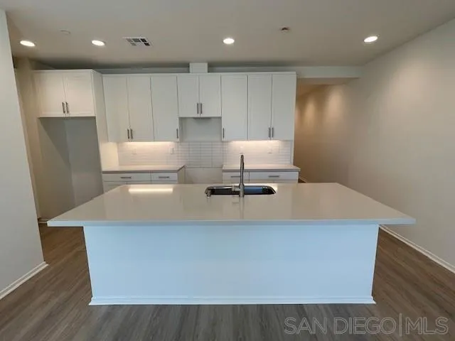 https://cdn.realtyfeed.com/cdn/127/2600772/05791505868882199fab3102b2b20ef4.webp