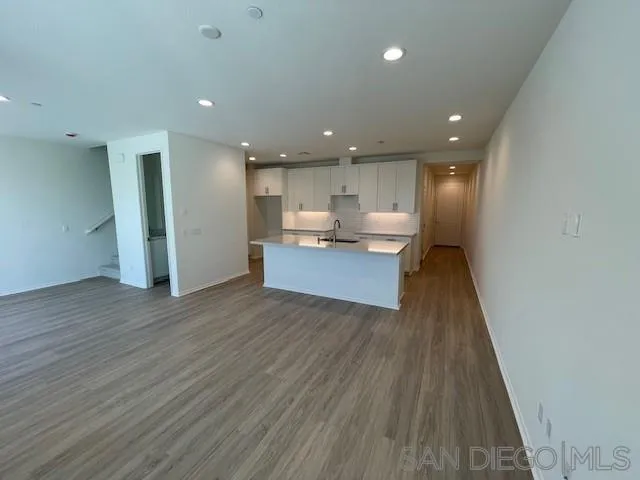 https://cdn.realtyfeed.com/cdn/127/2600772/f32655e9c51e334b2d660147d177318e.webp