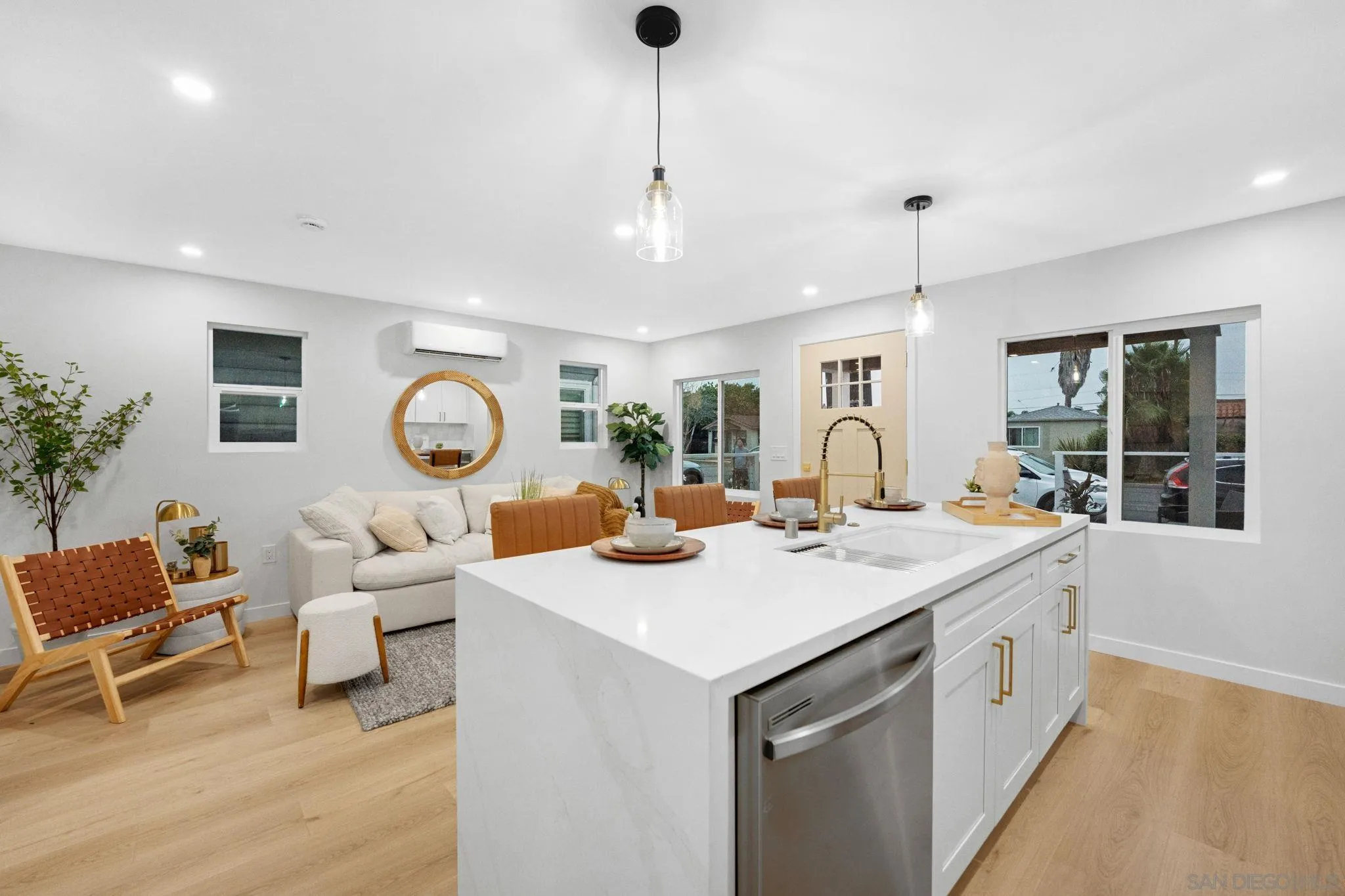 https://cdn.realtyfeed.com/cdn/127/2600775/dac8711d6141eb8c7d781329b9f87037.webp