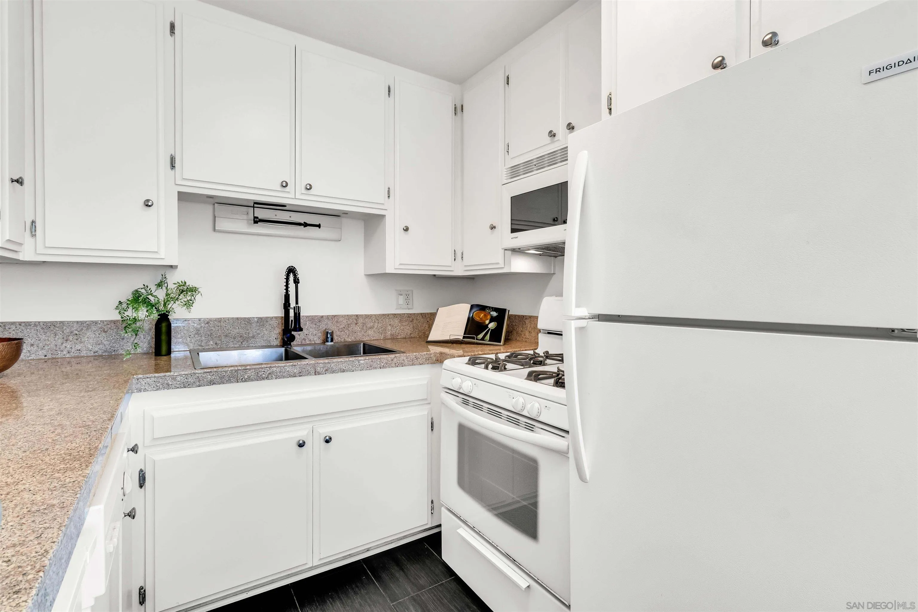 Photo #5: 2600778 Listing: Photo #5