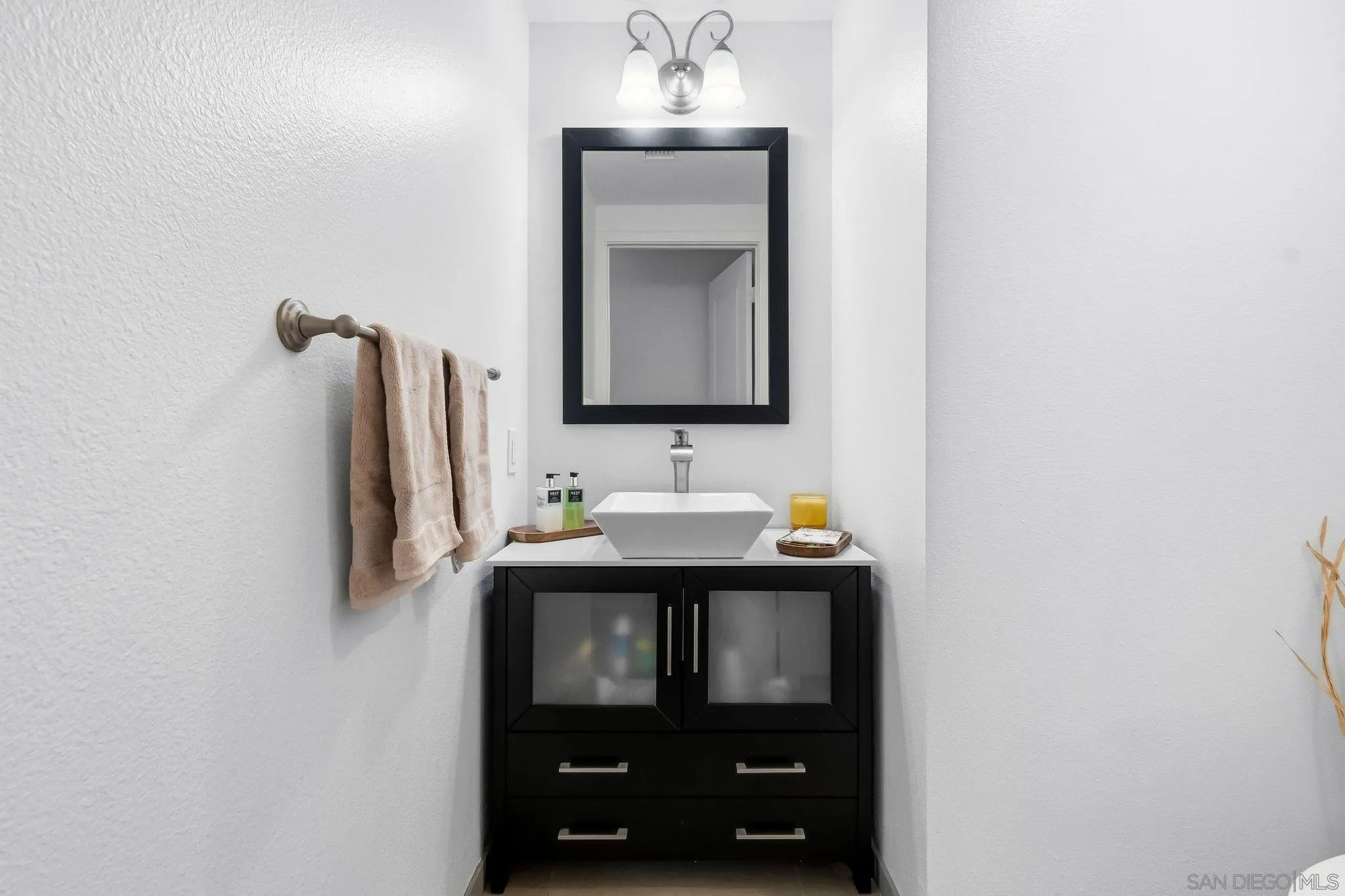 https://cdn.realtyfeed.com/cdn/127/2600796/401af22939eb8e45aff748158f8cbc41.webp