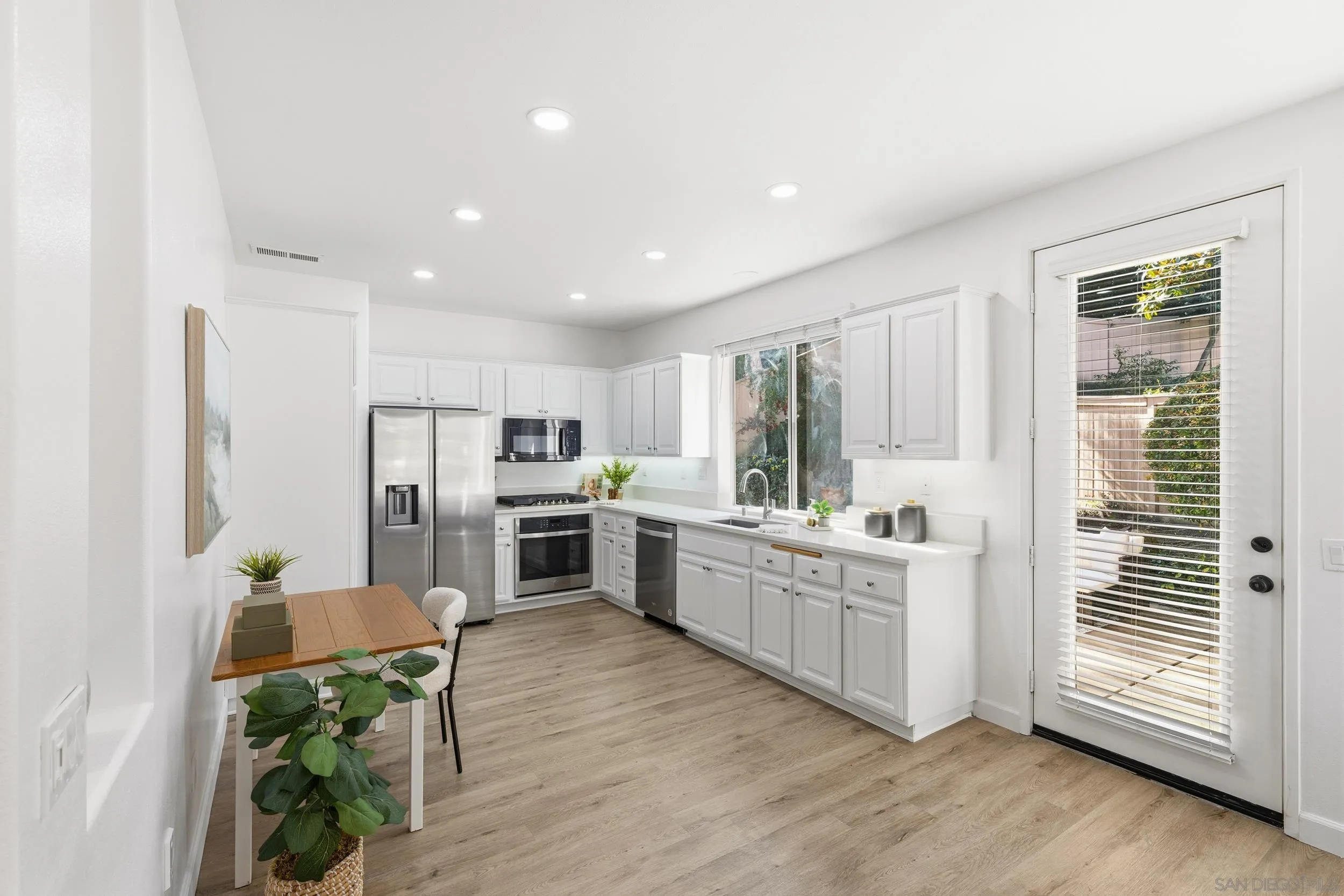 https://cdn.realtyfeed.com/cdn/127/2600805/0e62e0a09fd248d96d9086022b8e707d.webp