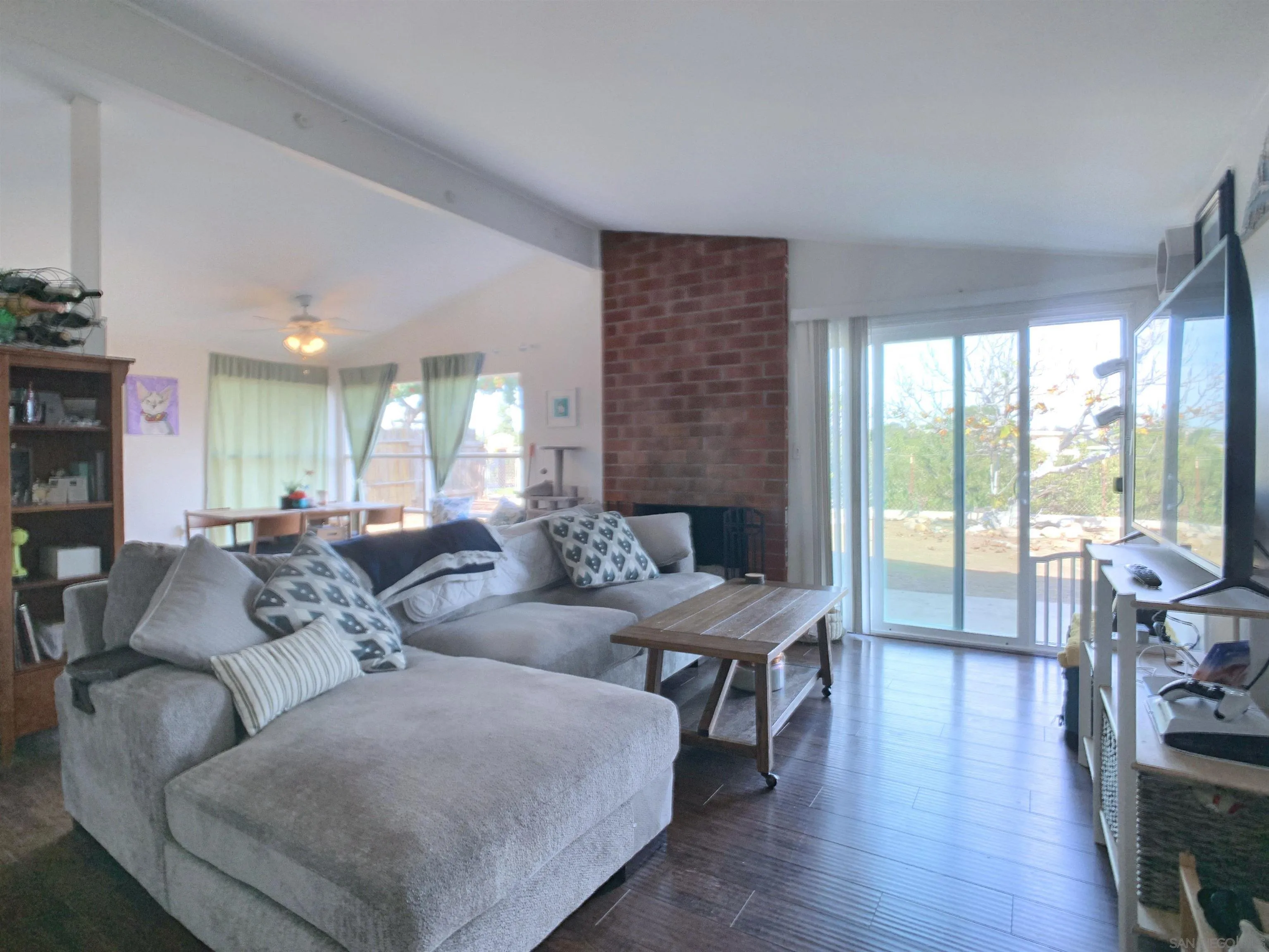 https://cdn.realtyfeed.com/cdn/127/2600806/a586d624658b7b14249f709458273f87.webp