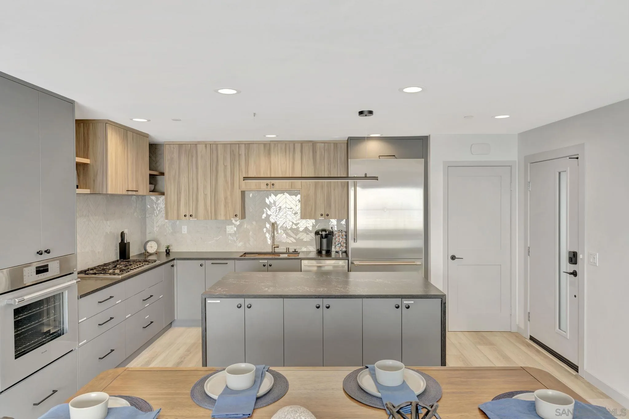 Photo #2: 2600813 Listing: Photo #2