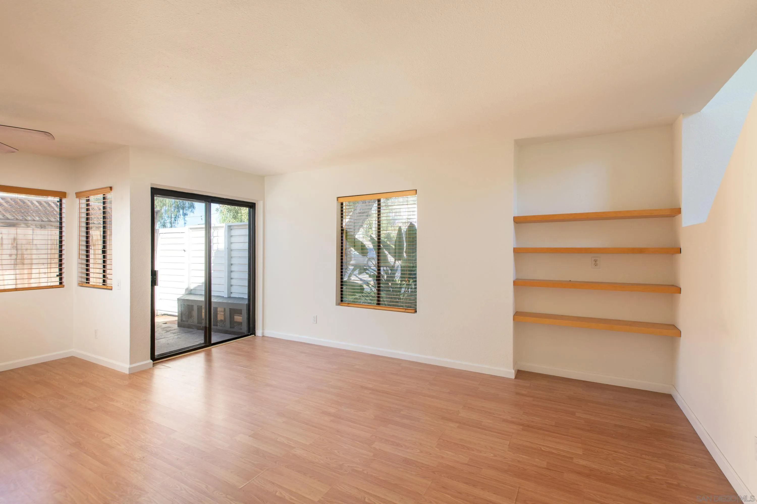 https://cdn.realtyfeed.com/cdn/127/2600815/7b90620e09aa843e3998853c9328b553.webp