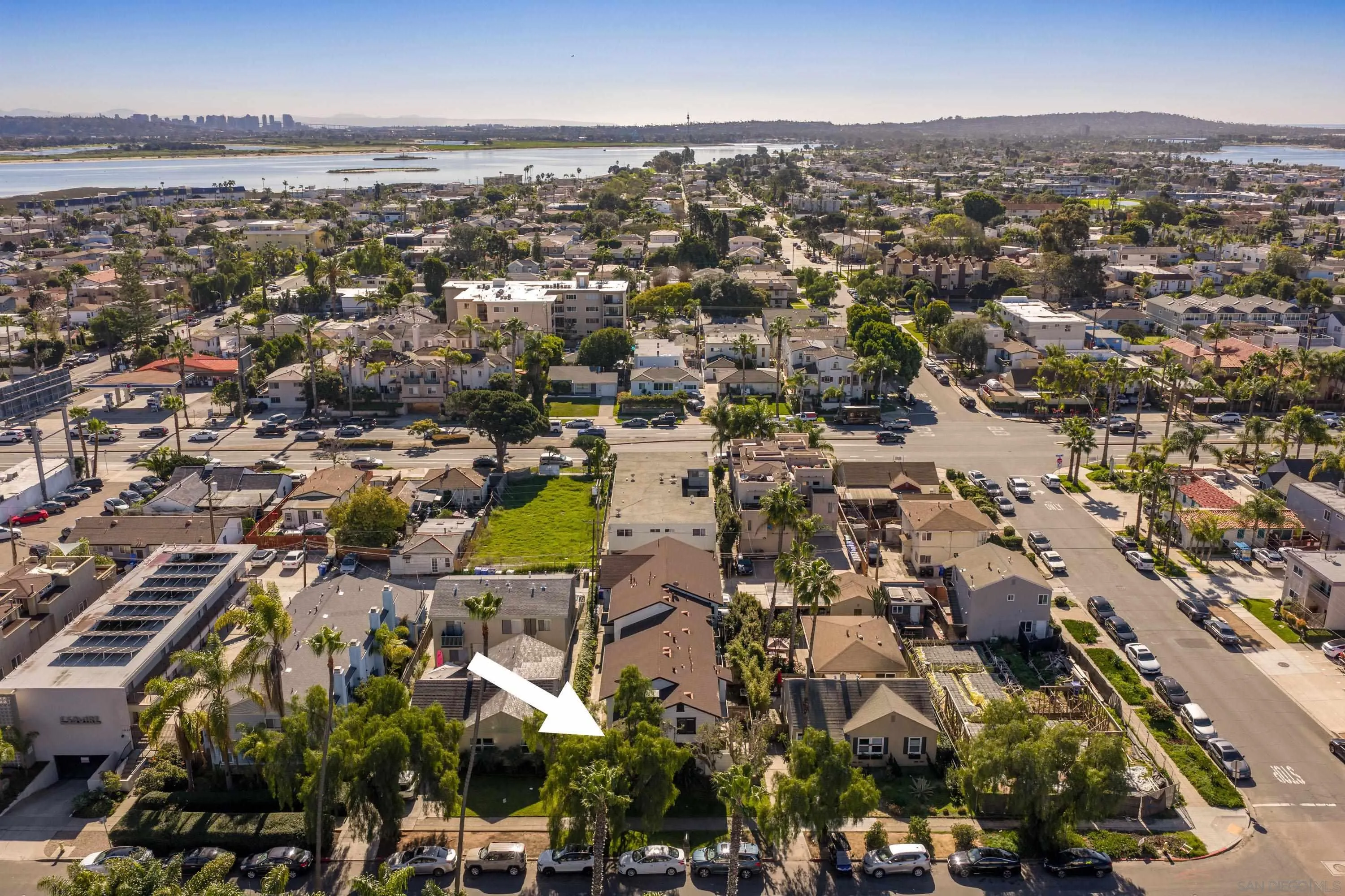 https://cdn.realtyfeed.com/cdn/127/2600815/bf308c26a462430068f66ae2d78e0a98.webp
