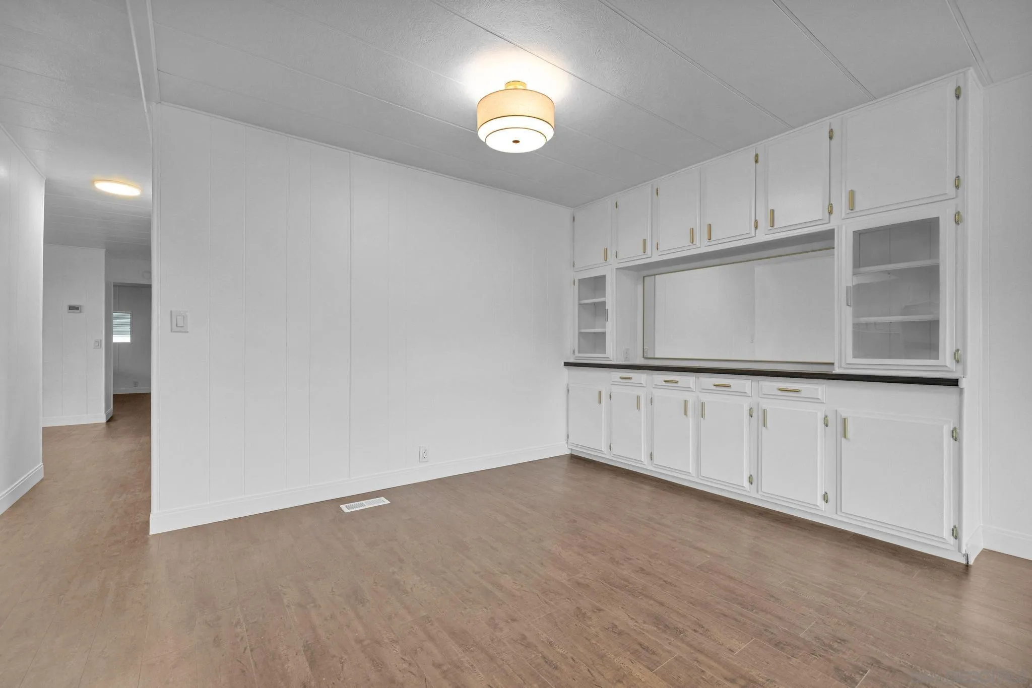https://cdn.realtyfeed.com/cdn/127/2600817/2bf23a4eb68cc32e1a7568a1594190a8.webp