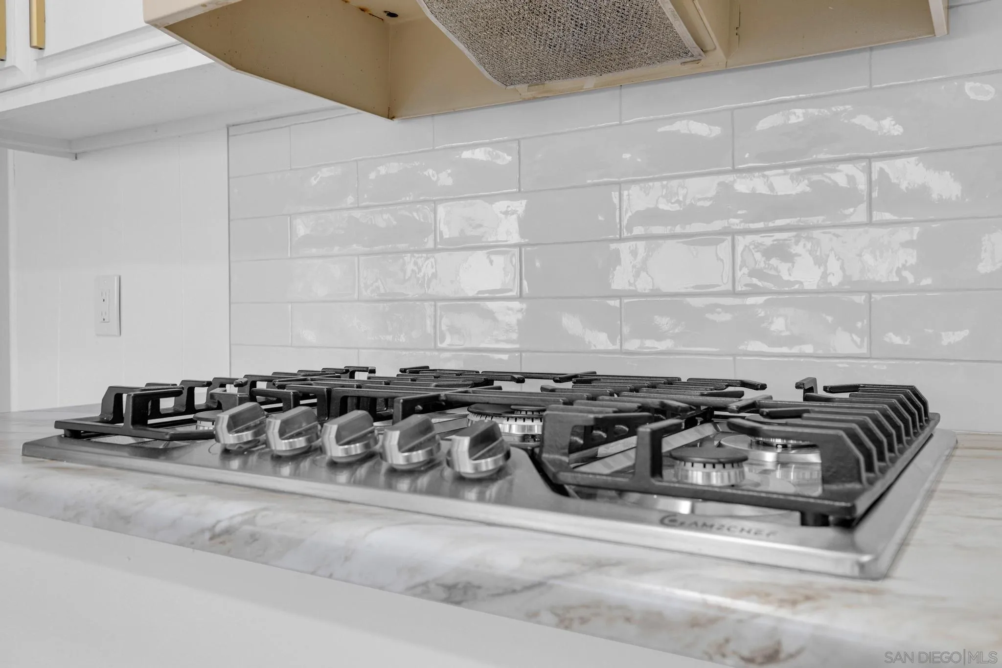 https://cdn.realtyfeed.com/cdn/127/2600817/5d770321e3f90b4d976d7269444dffc6.webp