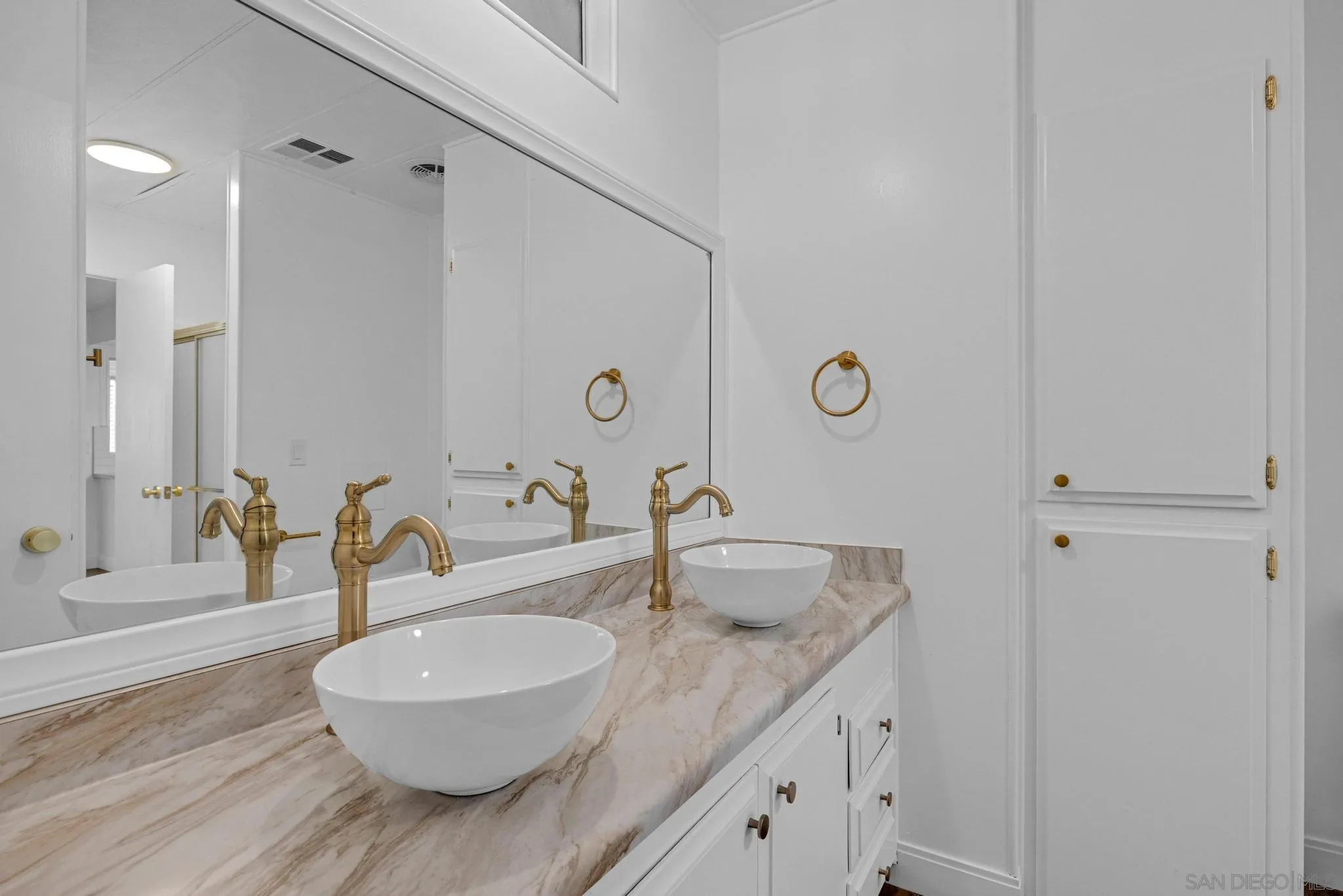 https://cdn.realtyfeed.com/cdn/127/2600817/7aa4aa00a1472c115c4140a010d2b792.webp
