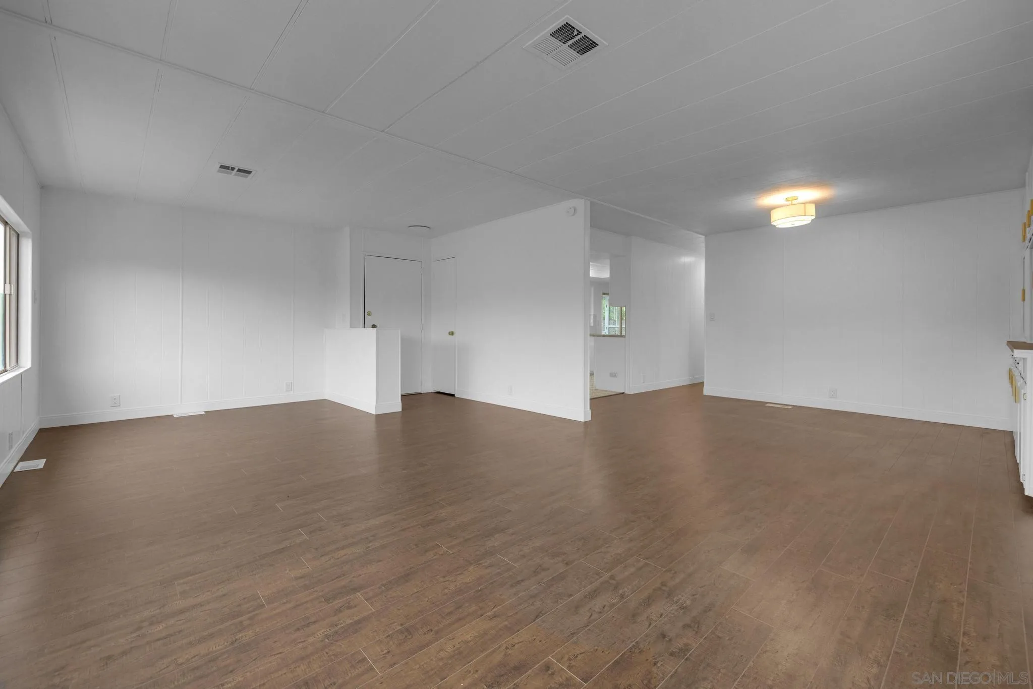 https://cdn.realtyfeed.com/cdn/127/2600817/e565376fd92caefaf4e4785c6d70ba87.webp
