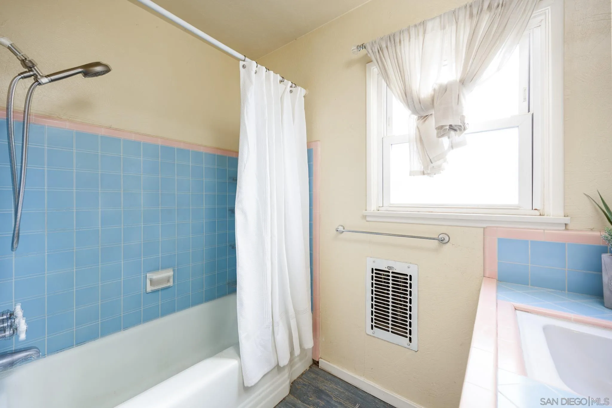 https://cdn.realtyfeed.com/cdn/127/2600830/5834f2a9f5014b372e03d340b81fd035.webp