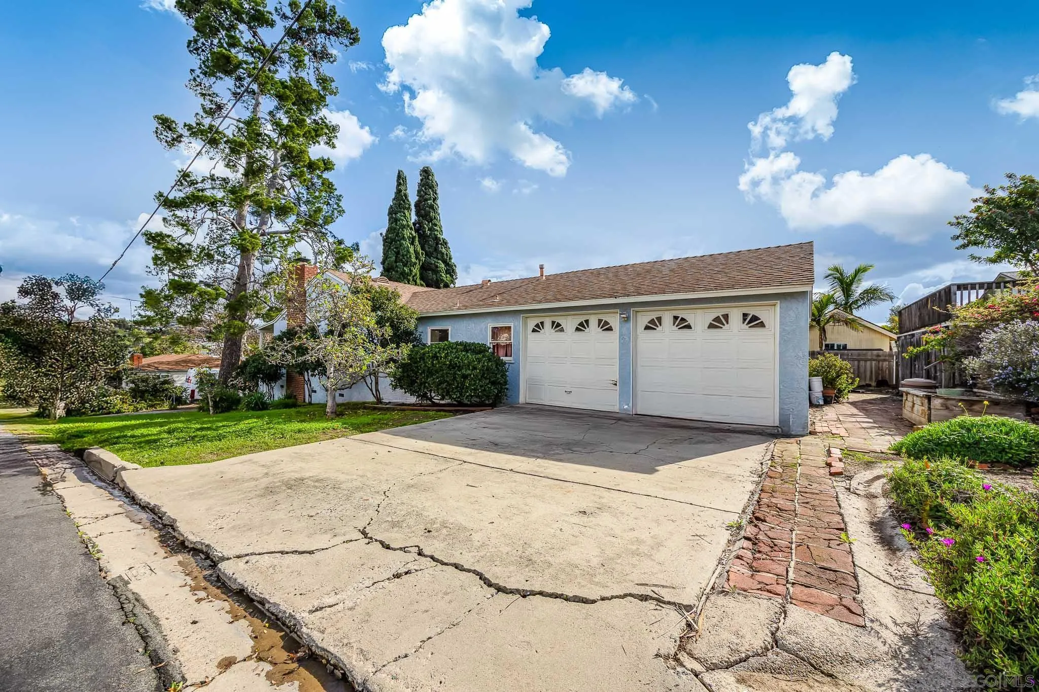https://cdn.realtyfeed.com/cdn/127/2600830/a6f6211eac53769303f049cbee222eec.webp