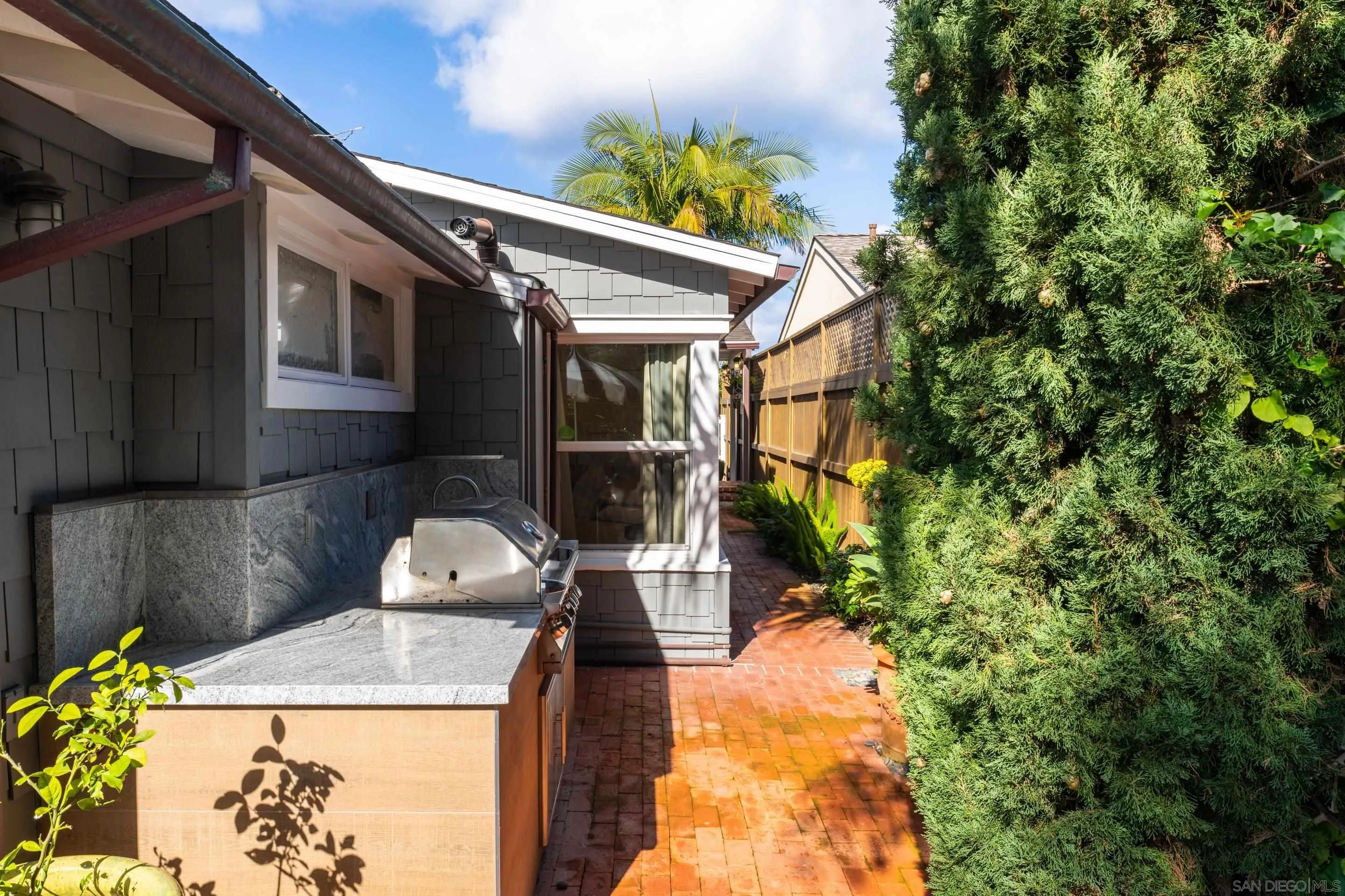 https://cdn.realtyfeed.com/cdn/127/2600841/b814f8c162501af334dde79077823505.webp
