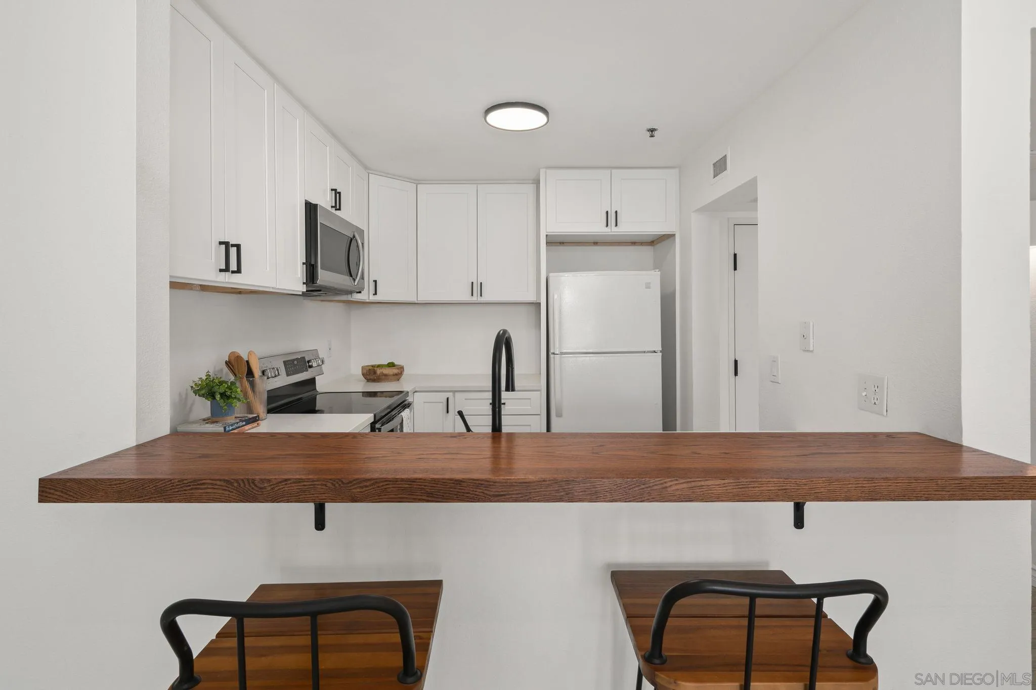 Photo #2: 2600847 Listing: Photo #2