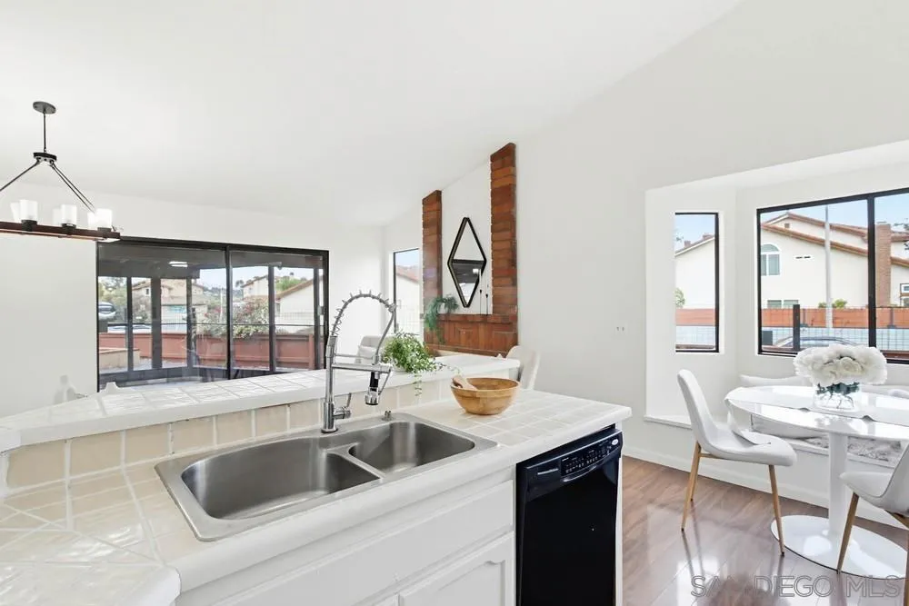 https://cdn.realtyfeed.com/cdn/127/2600856/fe417e86057aa937f83708d627180968.webp