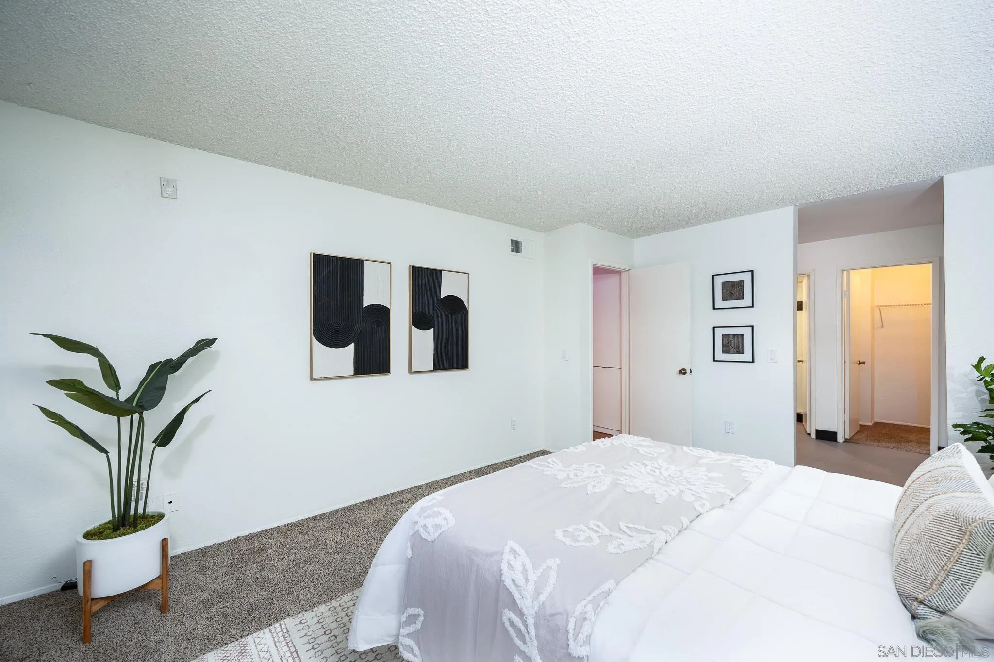 Photo #15: 2600859 Listing: Photo #15