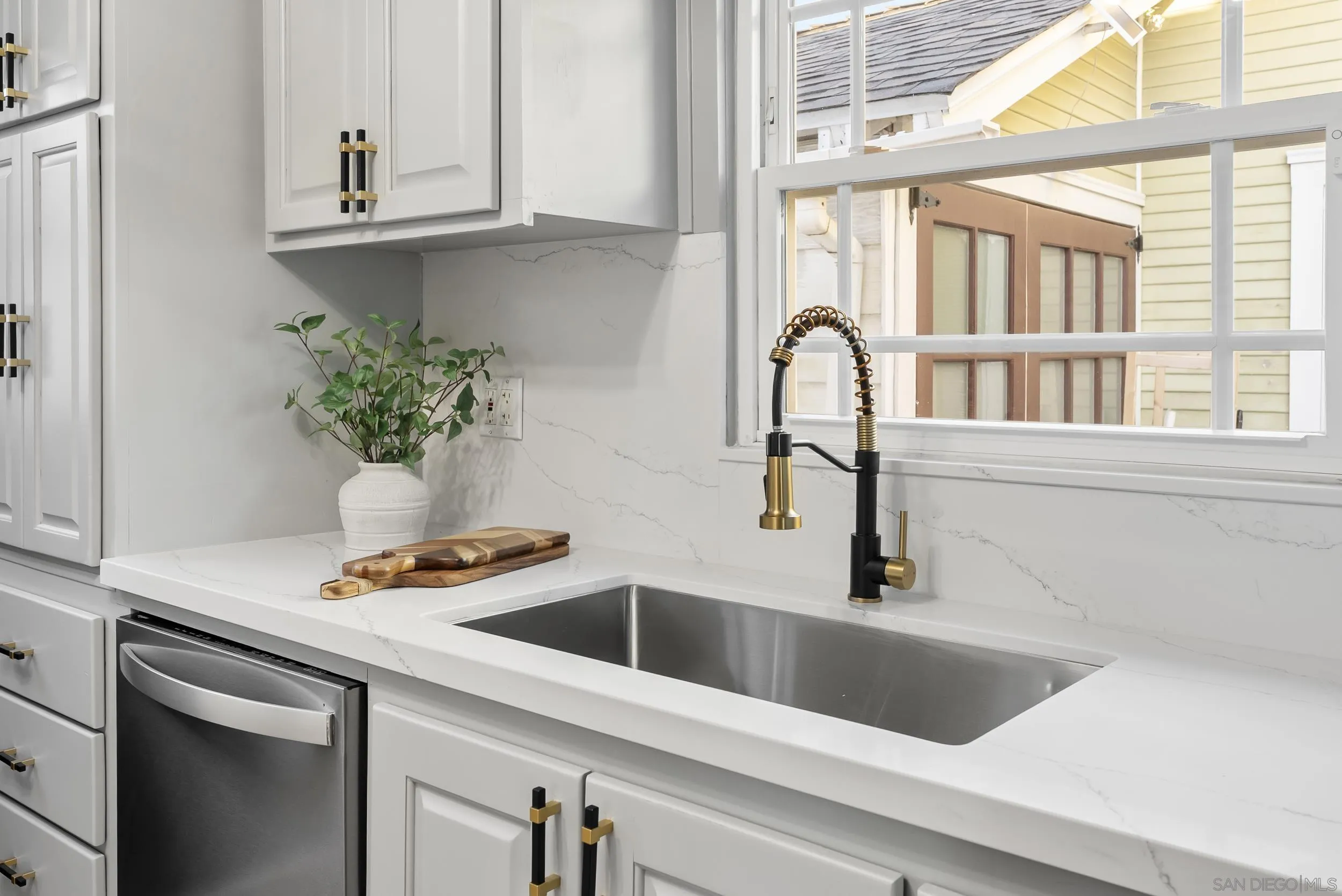 https://cdn.realtyfeed.com/cdn/127/2600861/149395e556b2ba461b78d8ed7248039e.webp