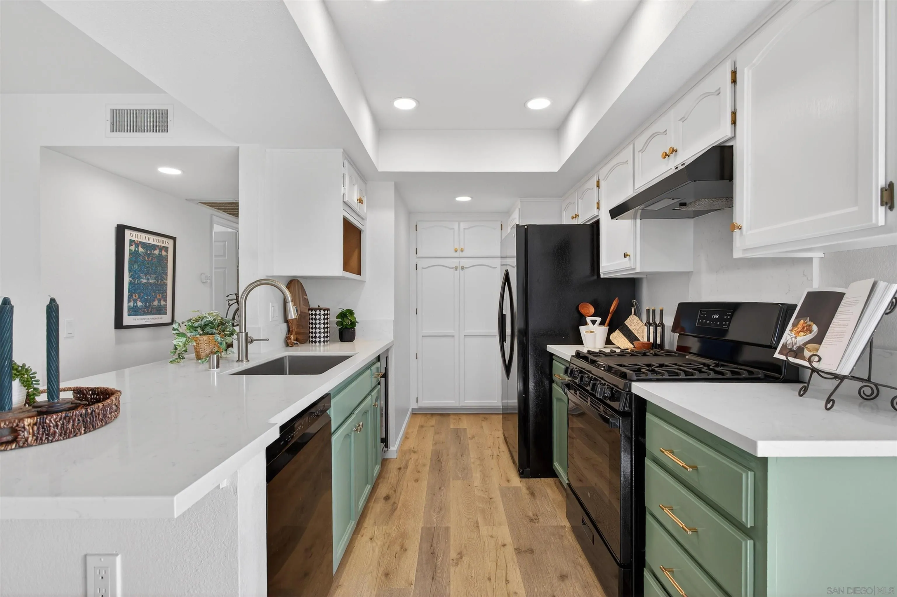 https://cdn.realtyfeed.com/cdn/127/2600866/a81b895f8f1f9878f417130e90986b62.webp