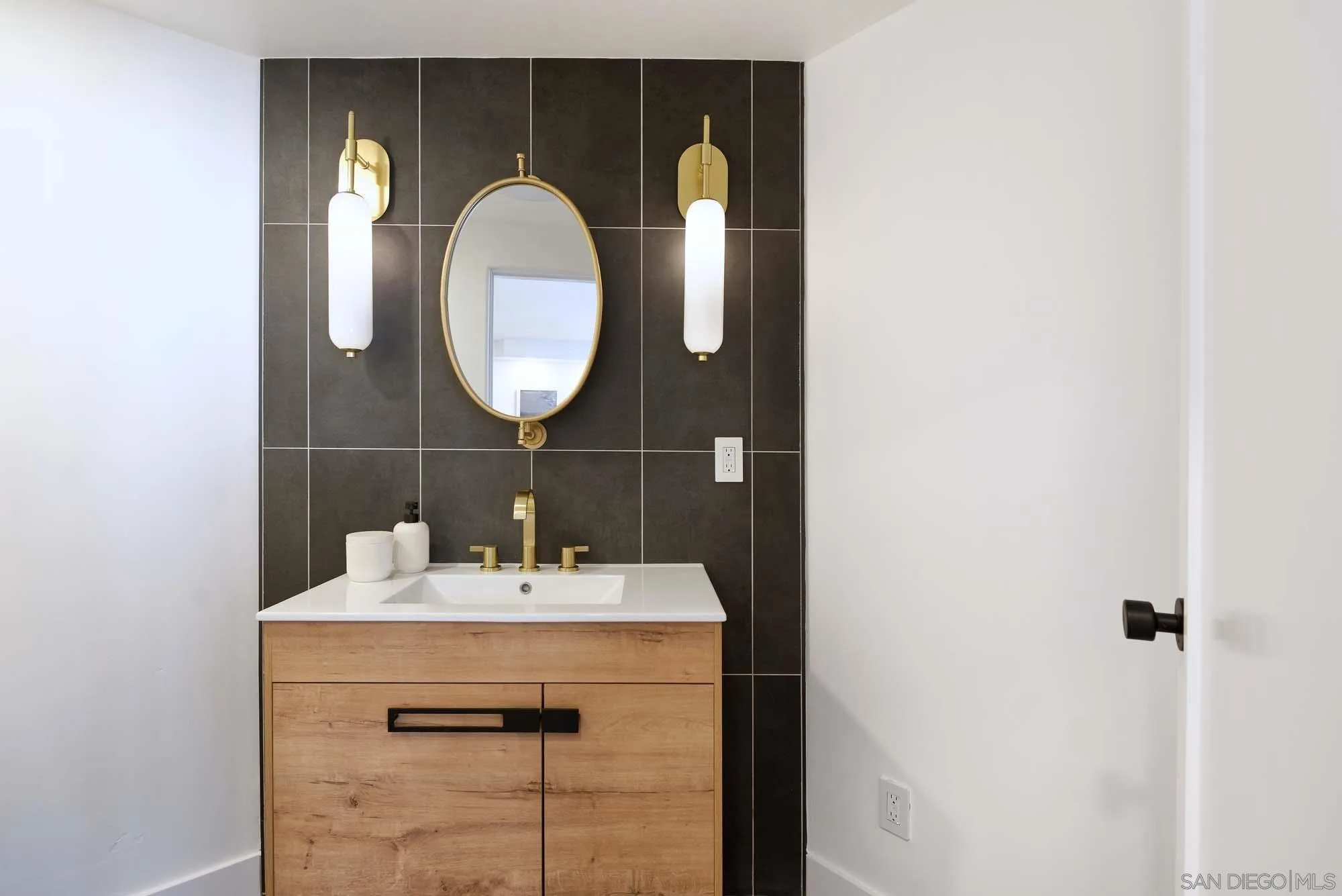 Photo #10: 2600882 Listing: Photo #10